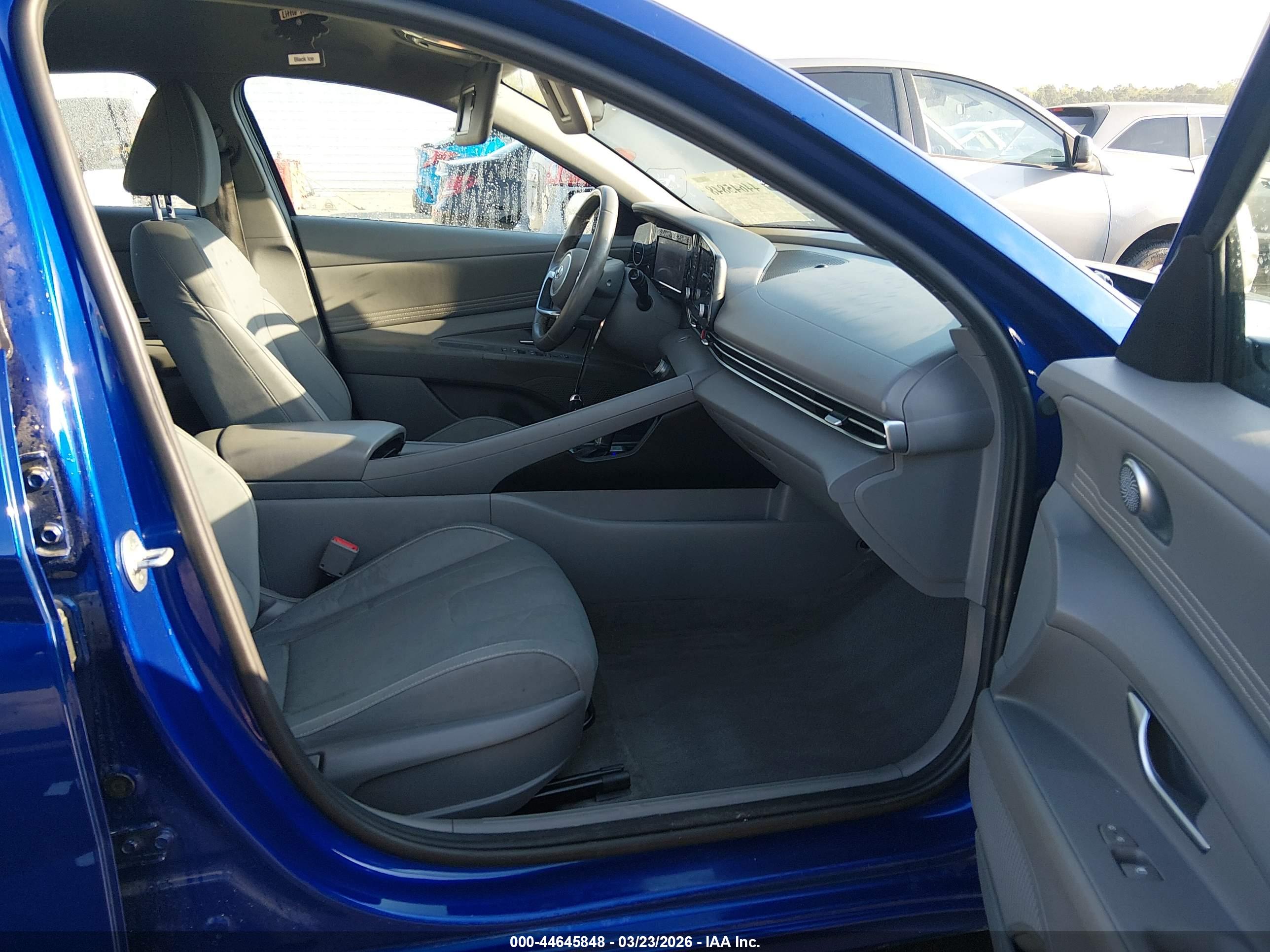 HYUNDAI ELANTRA image 5