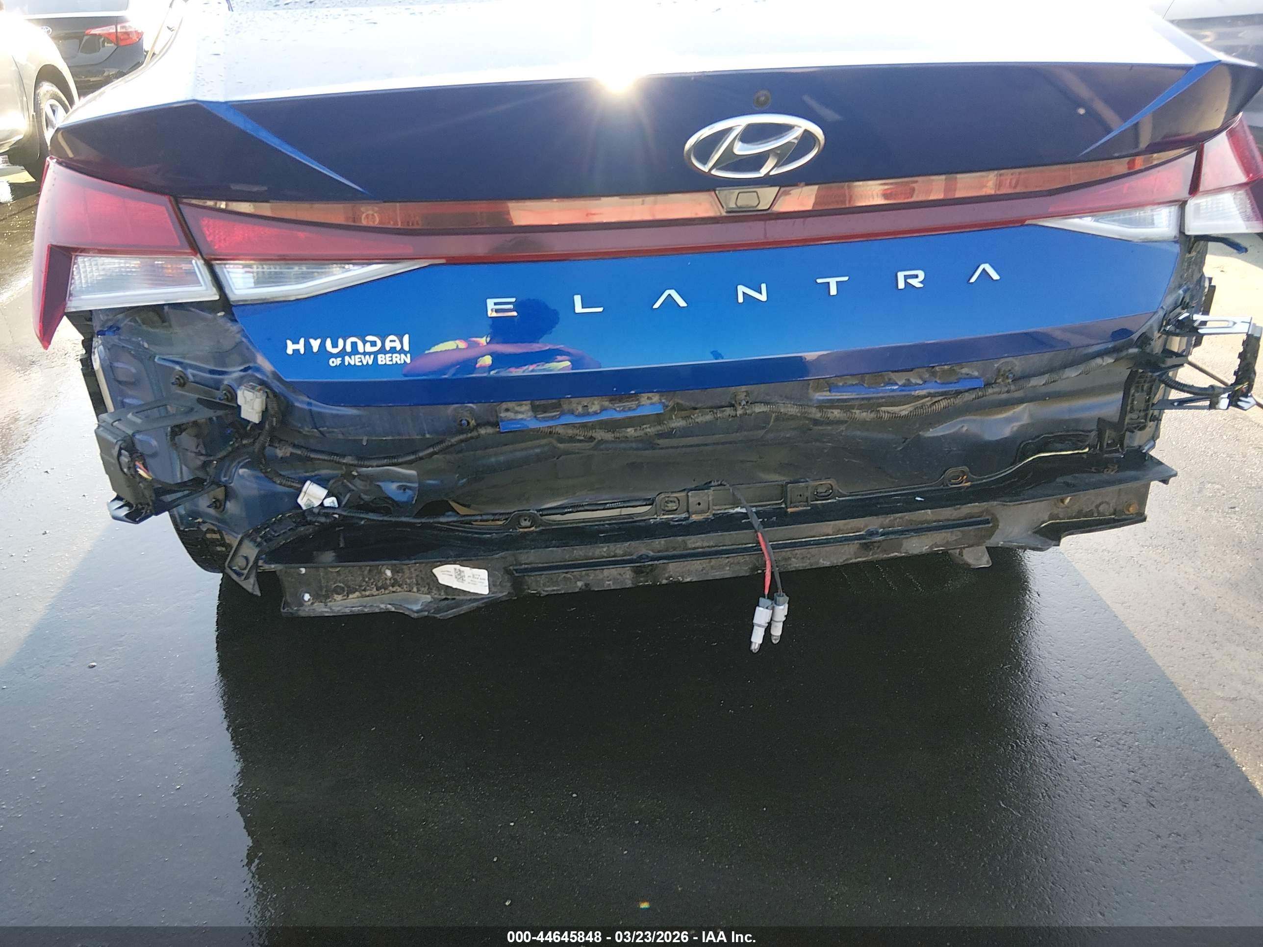 HYUNDAI ELANTRA image 6