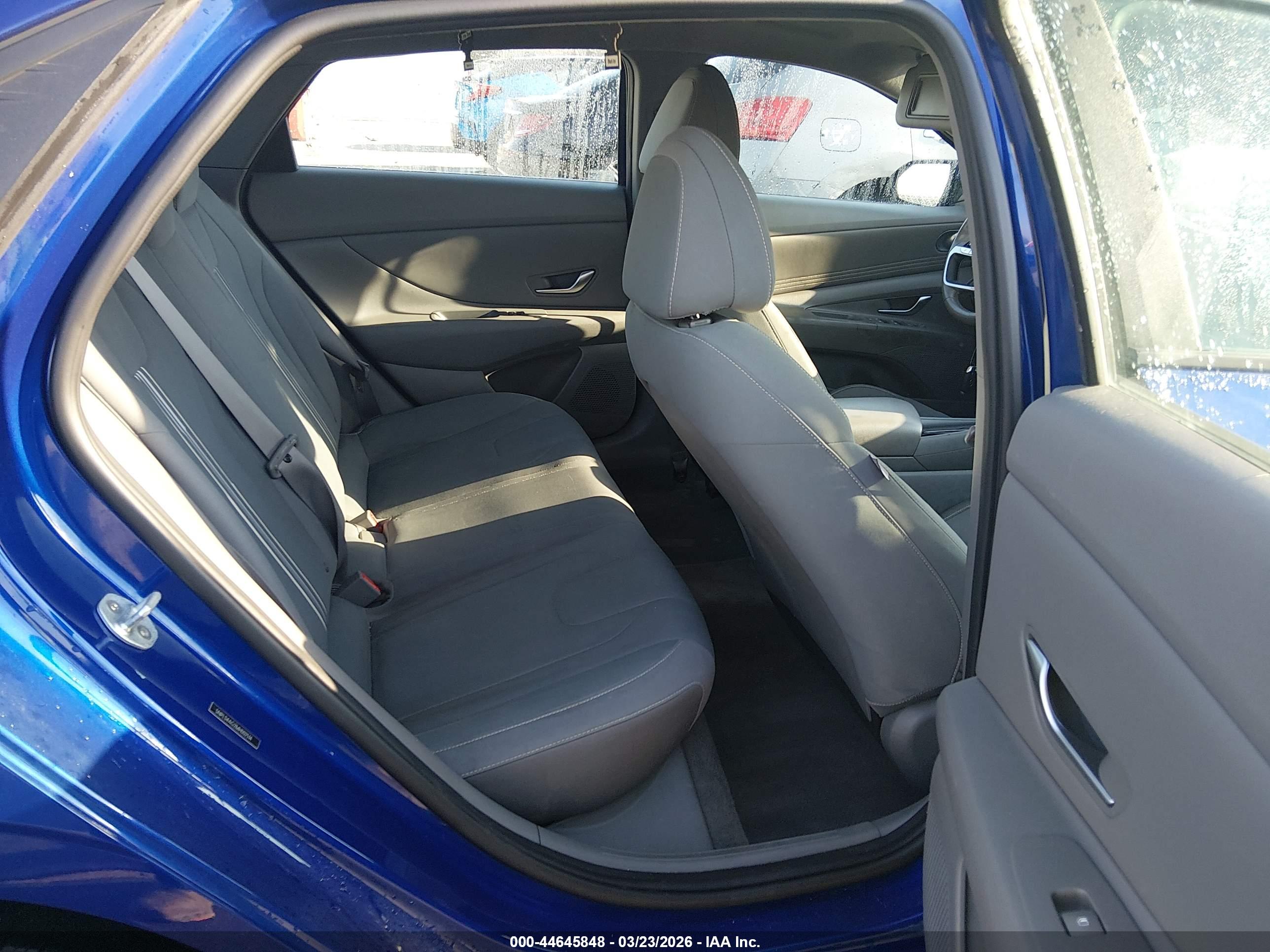 HYUNDAI ELANTRA image 8
