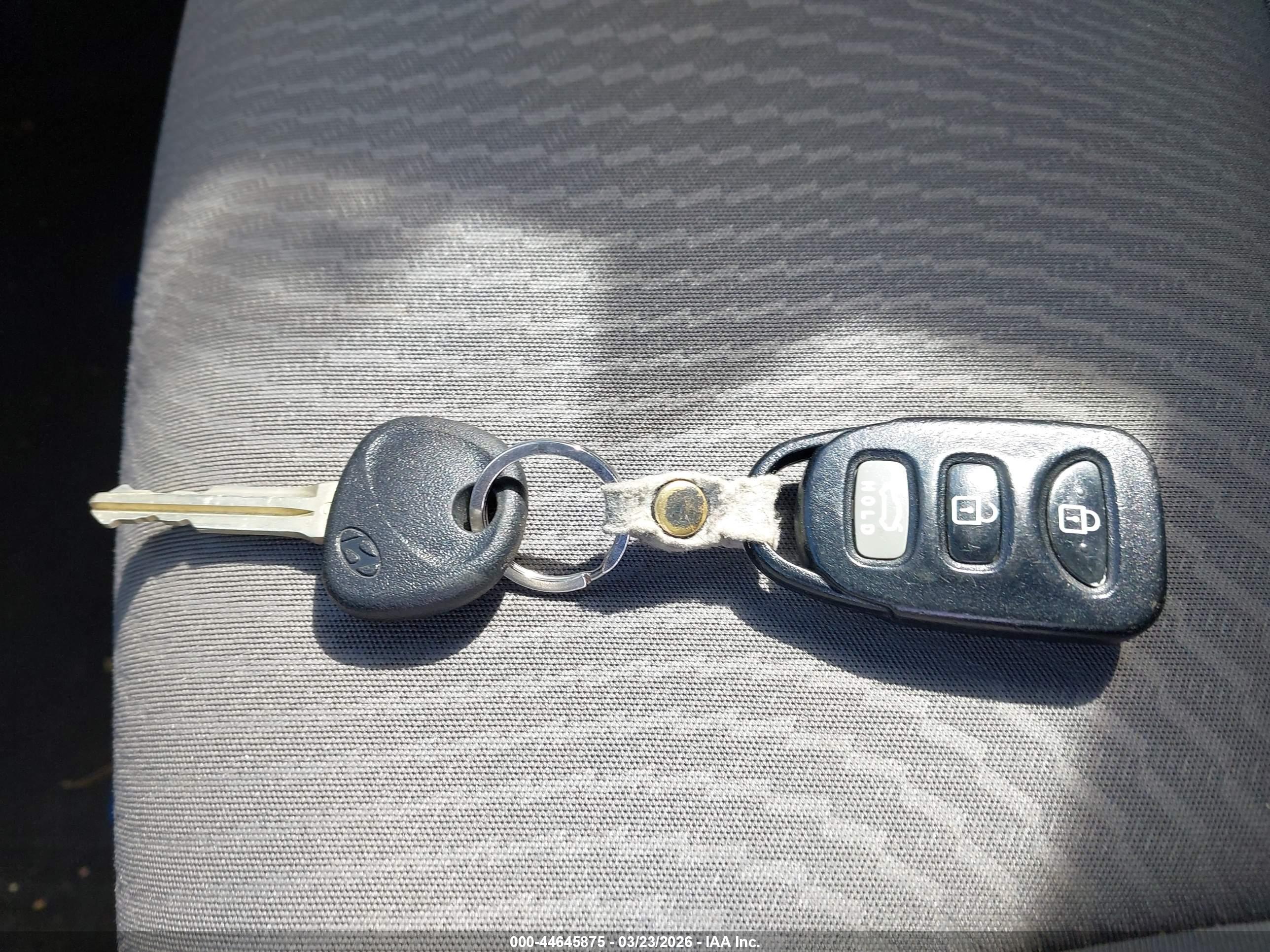 HYUNDAI ELANTRA image 11