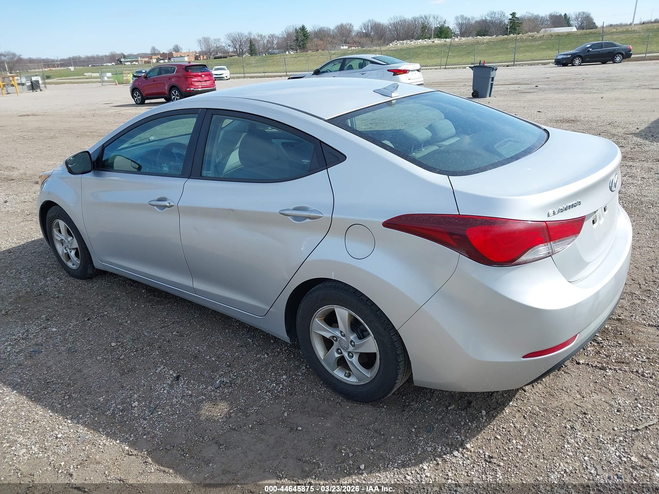 HYUNDAI ELANTRA image 3