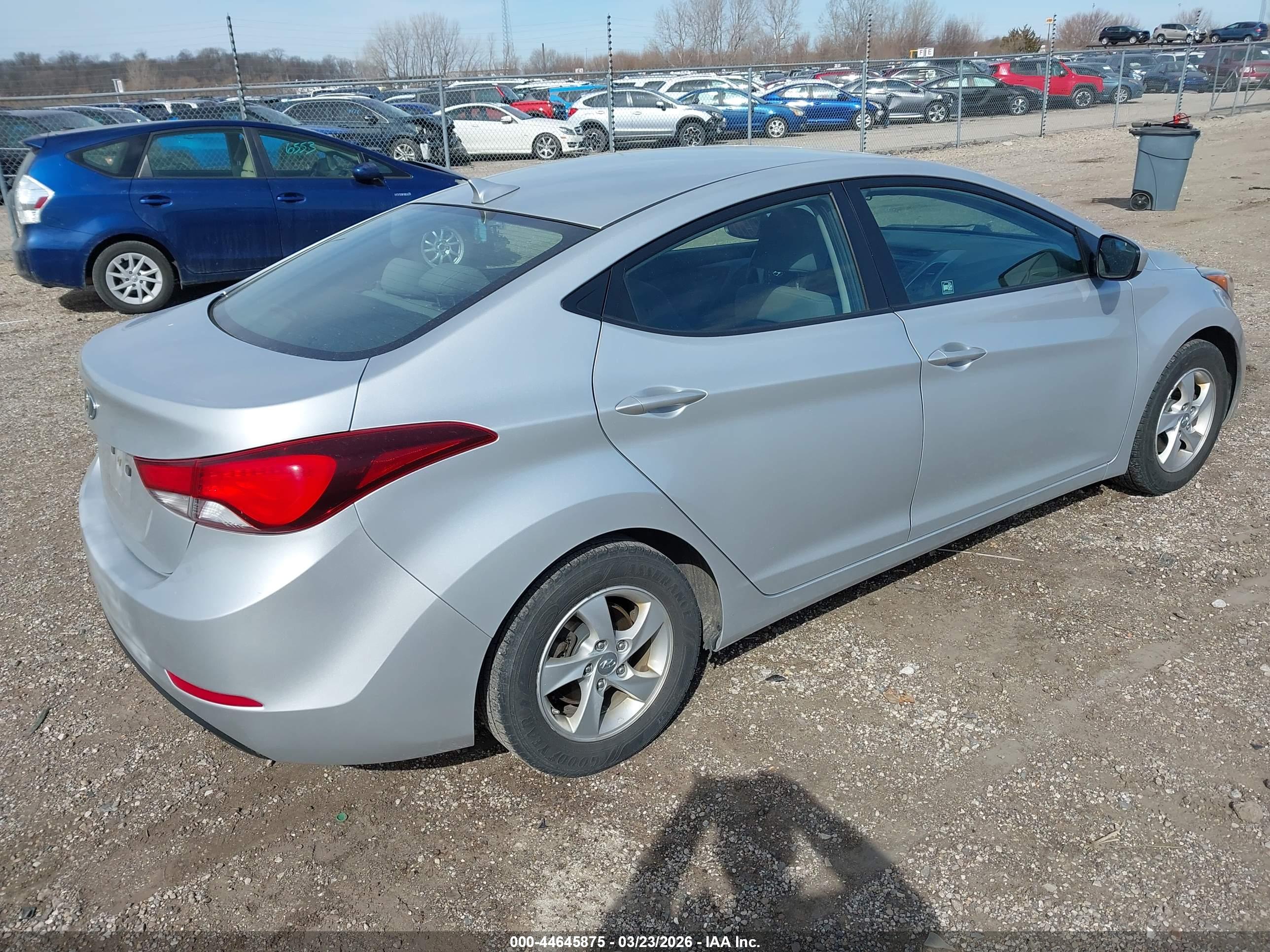 HYUNDAI ELANTRA image 4