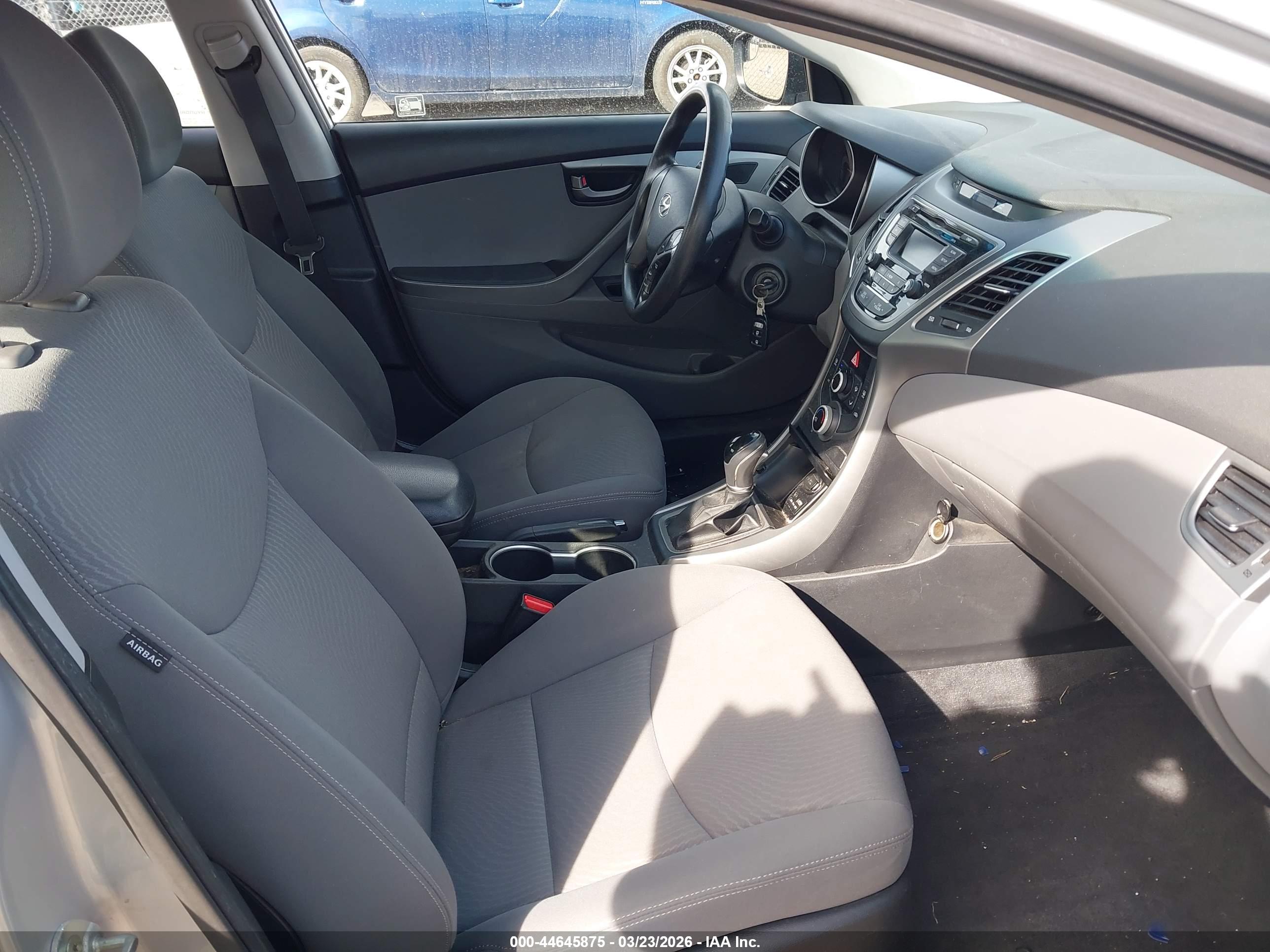 HYUNDAI ELANTRA image 5