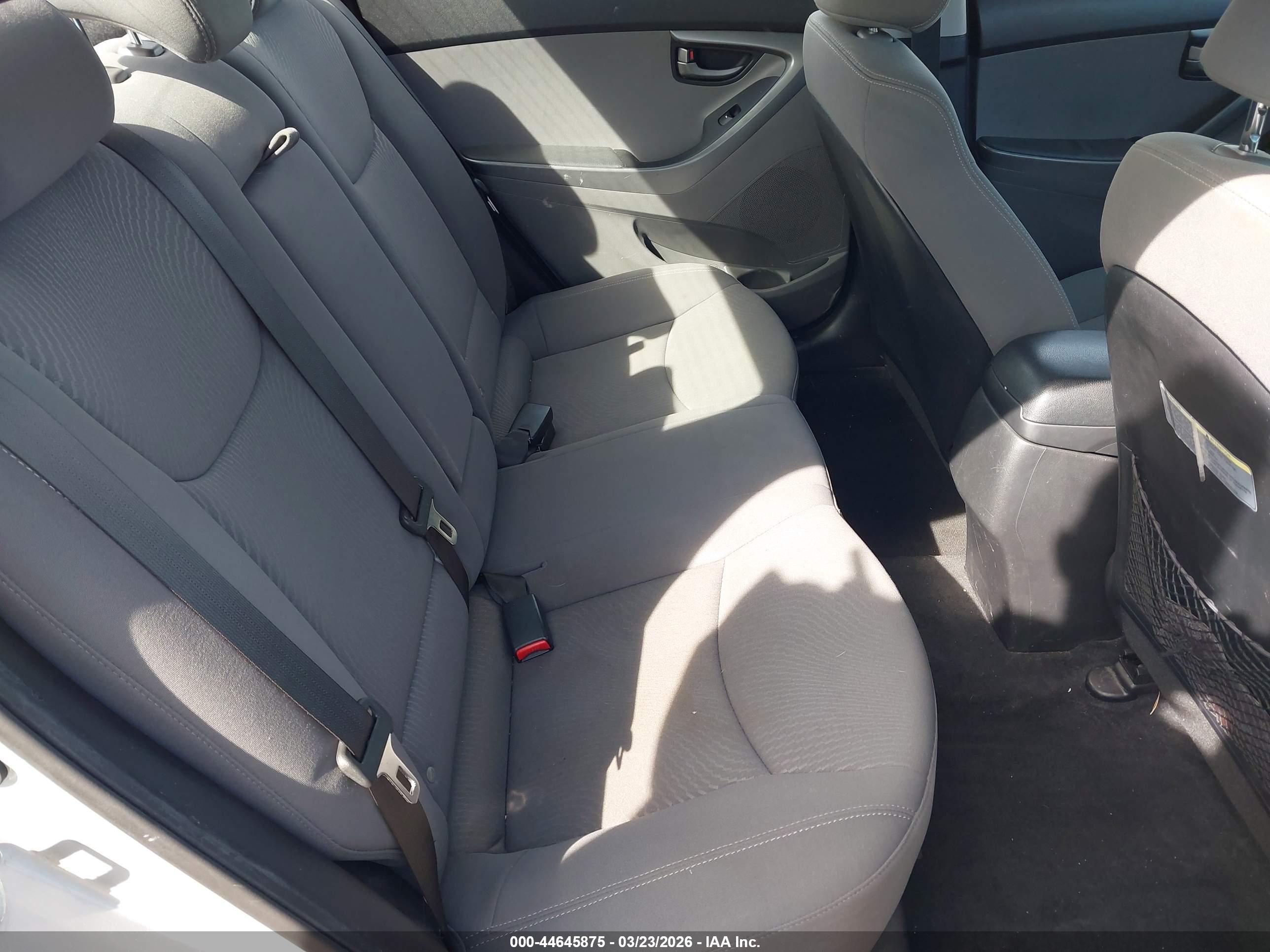 HYUNDAI ELANTRA image 8