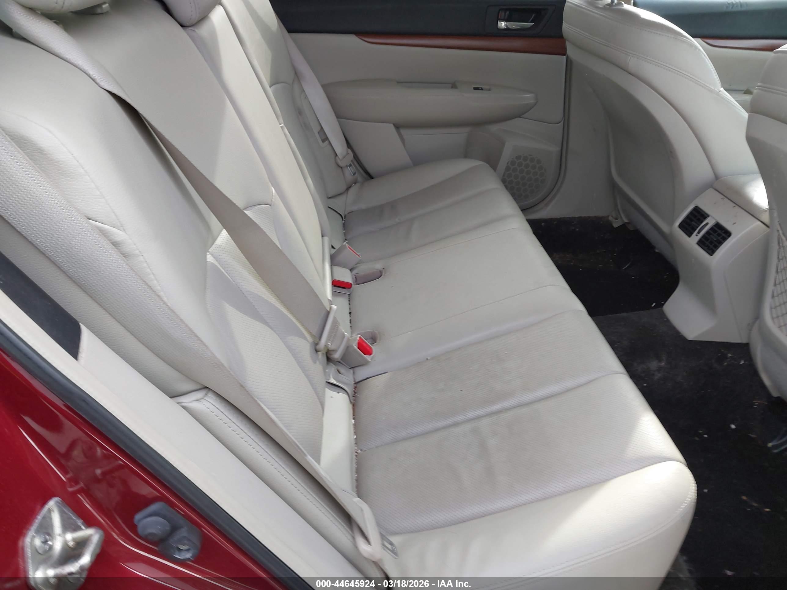 SUBARU OUTBACK image 8