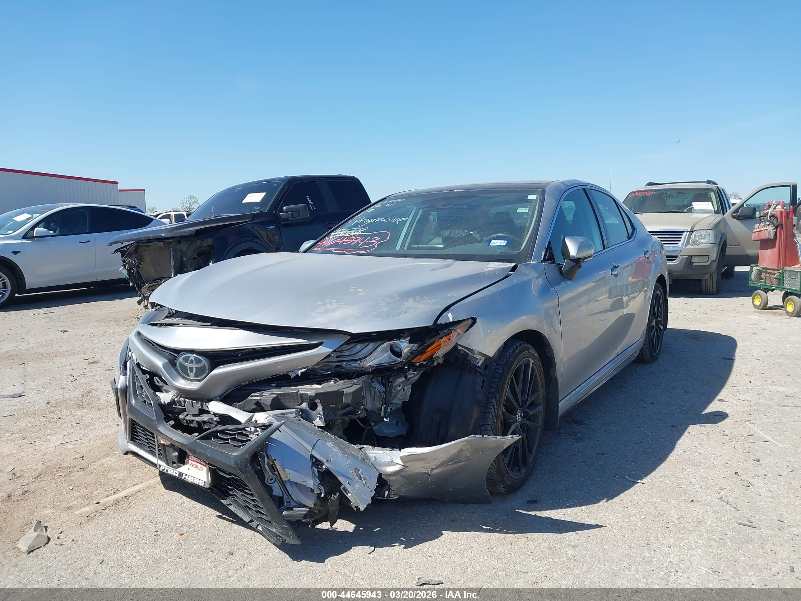 TOYOTA CAMRY image 2