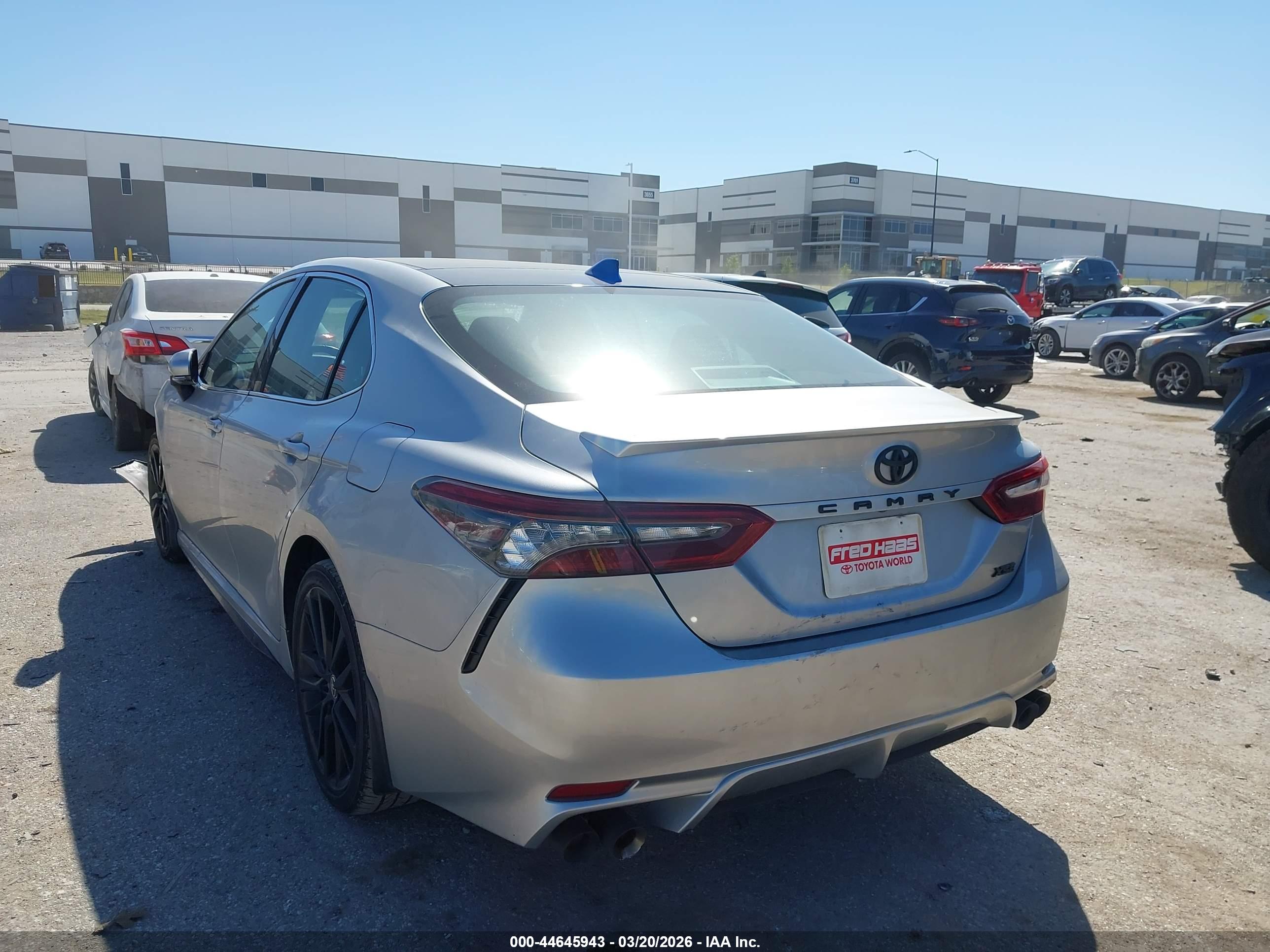 TOYOTA CAMRY image 3