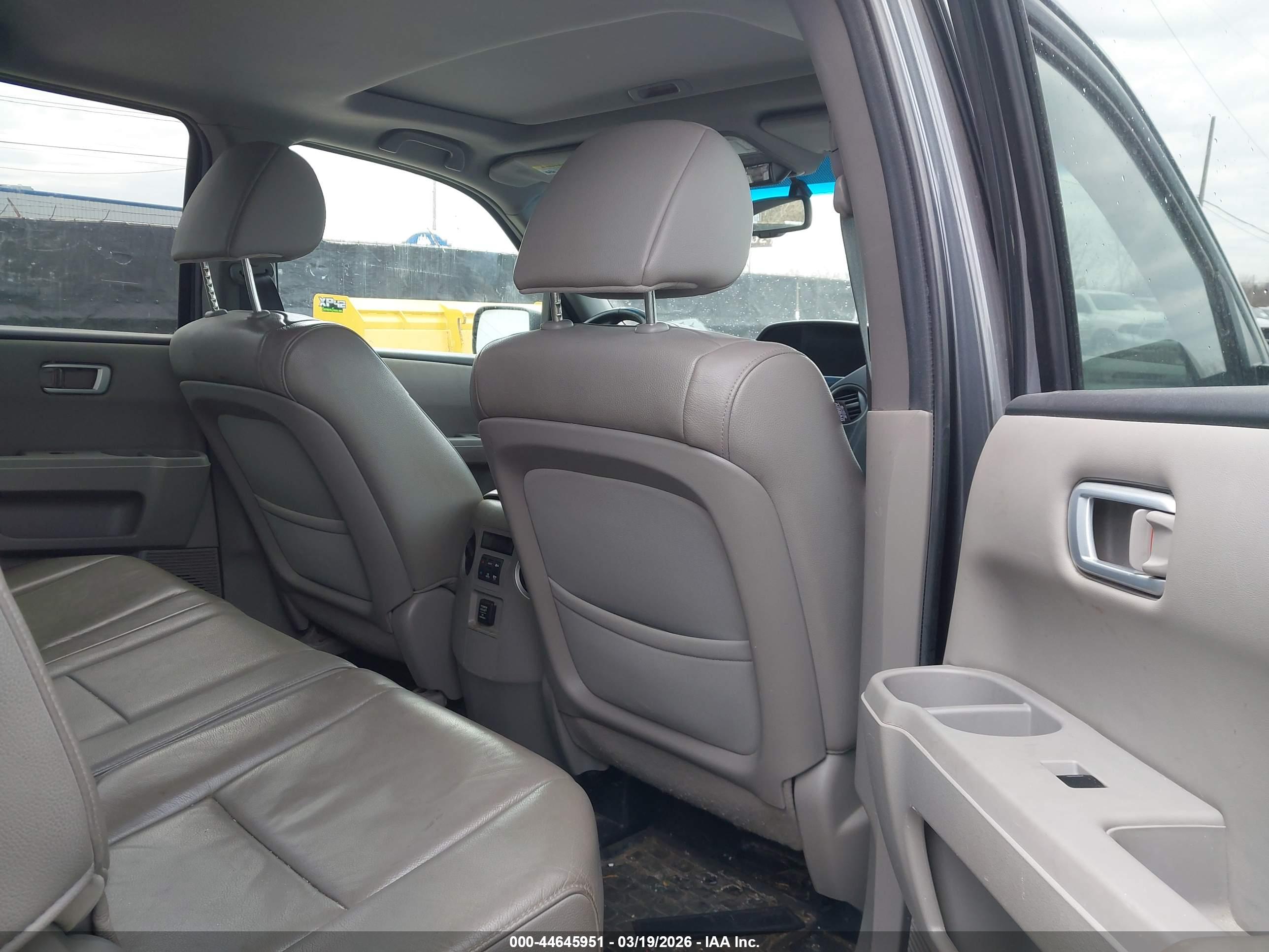 HONDA PILOT image 8