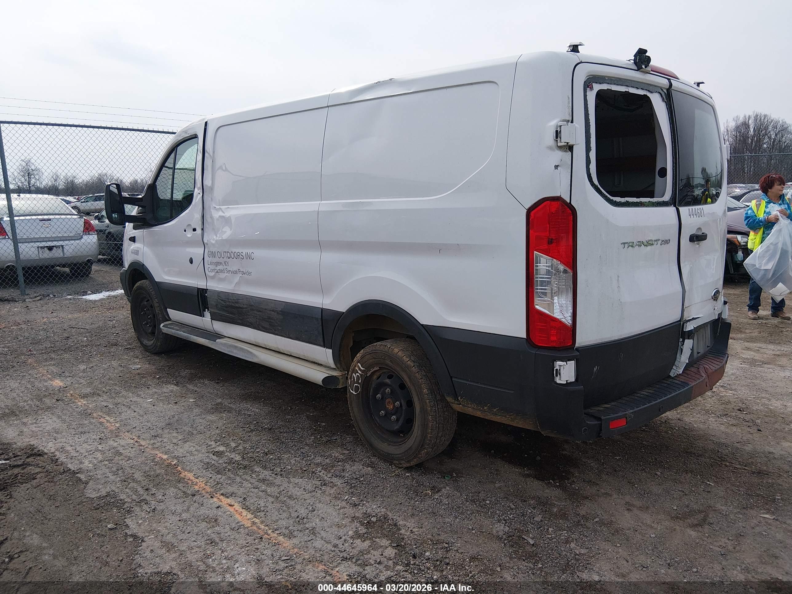 FORD TRANSIT-250 image 3
