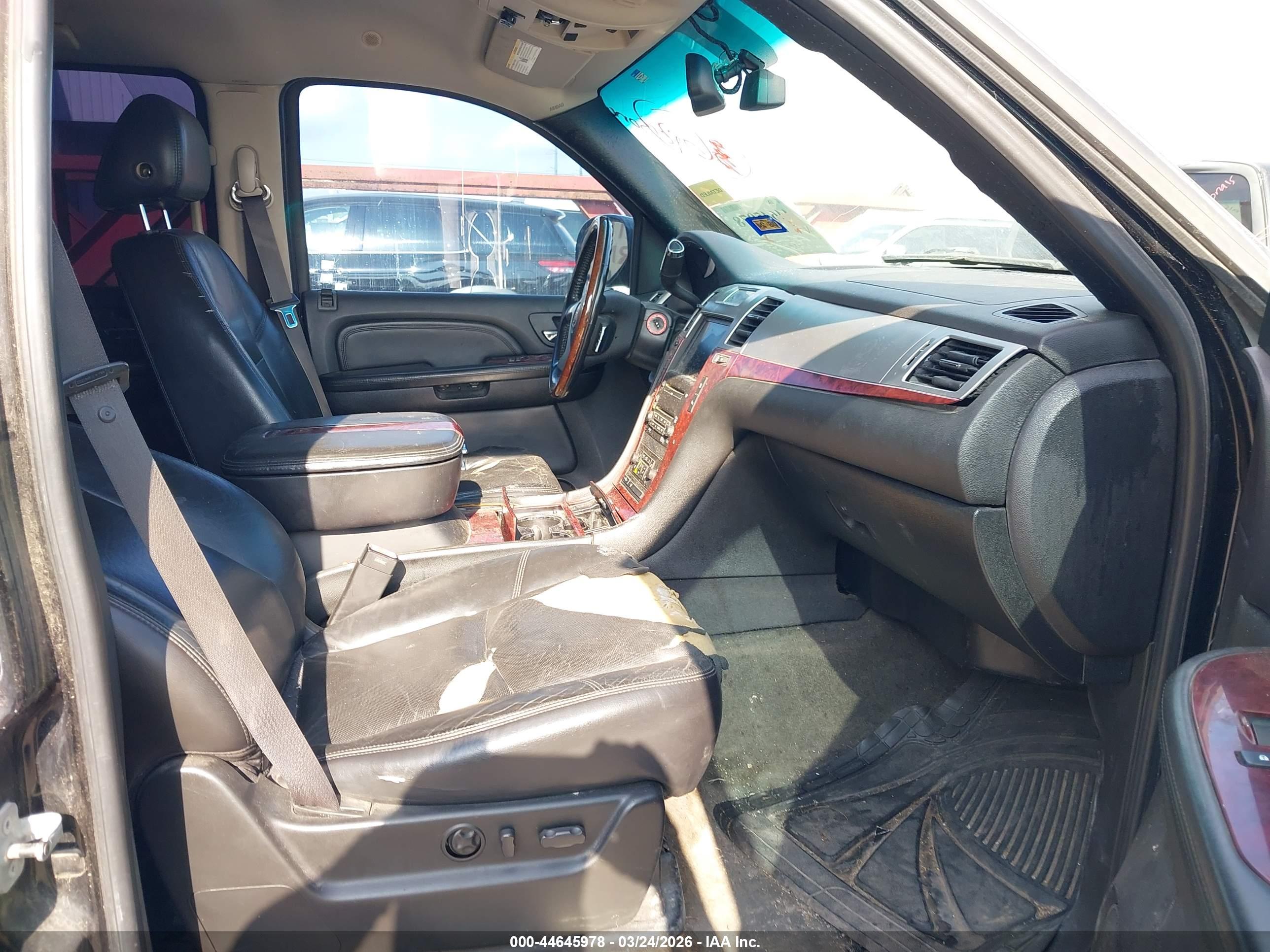 CADILLAC ESCALADE image 5