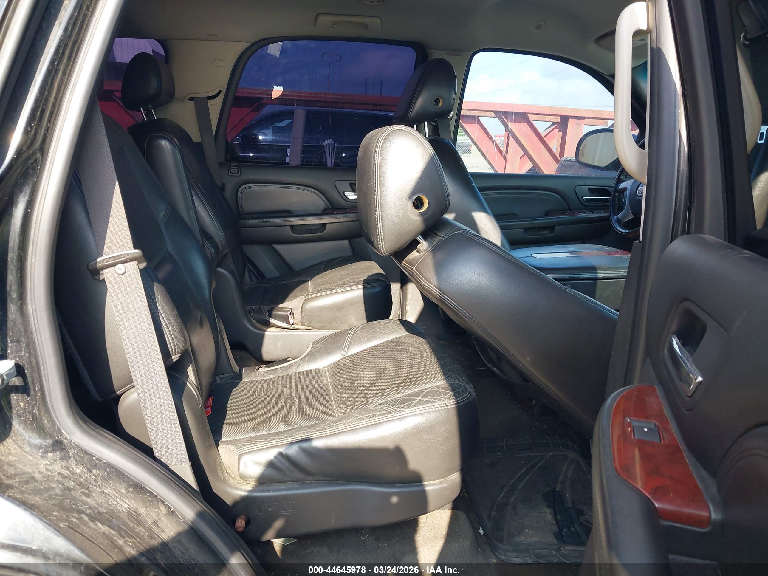 CADILLAC ESCALADE image 8