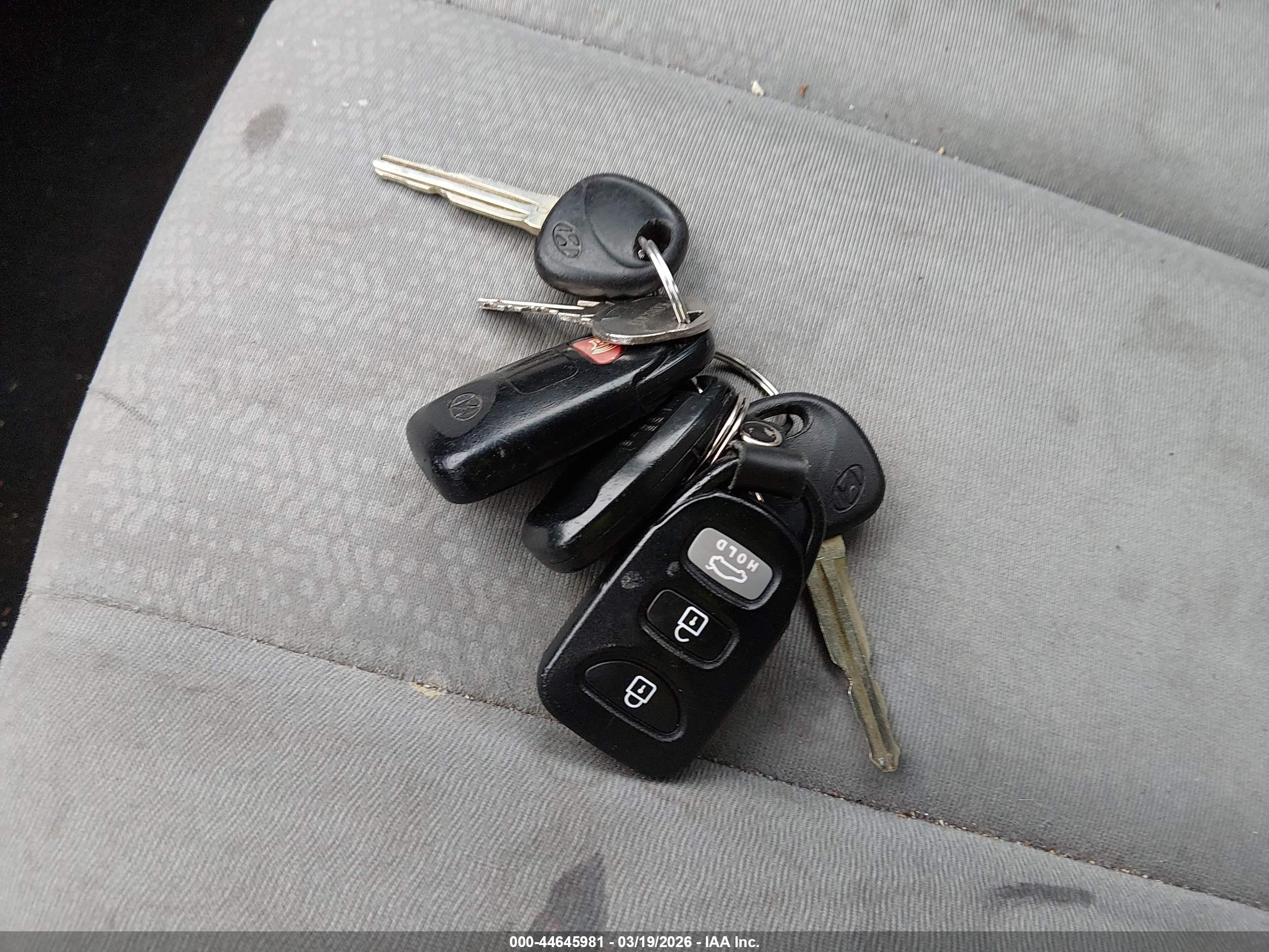 HYUNDAI ELANTRA image 11