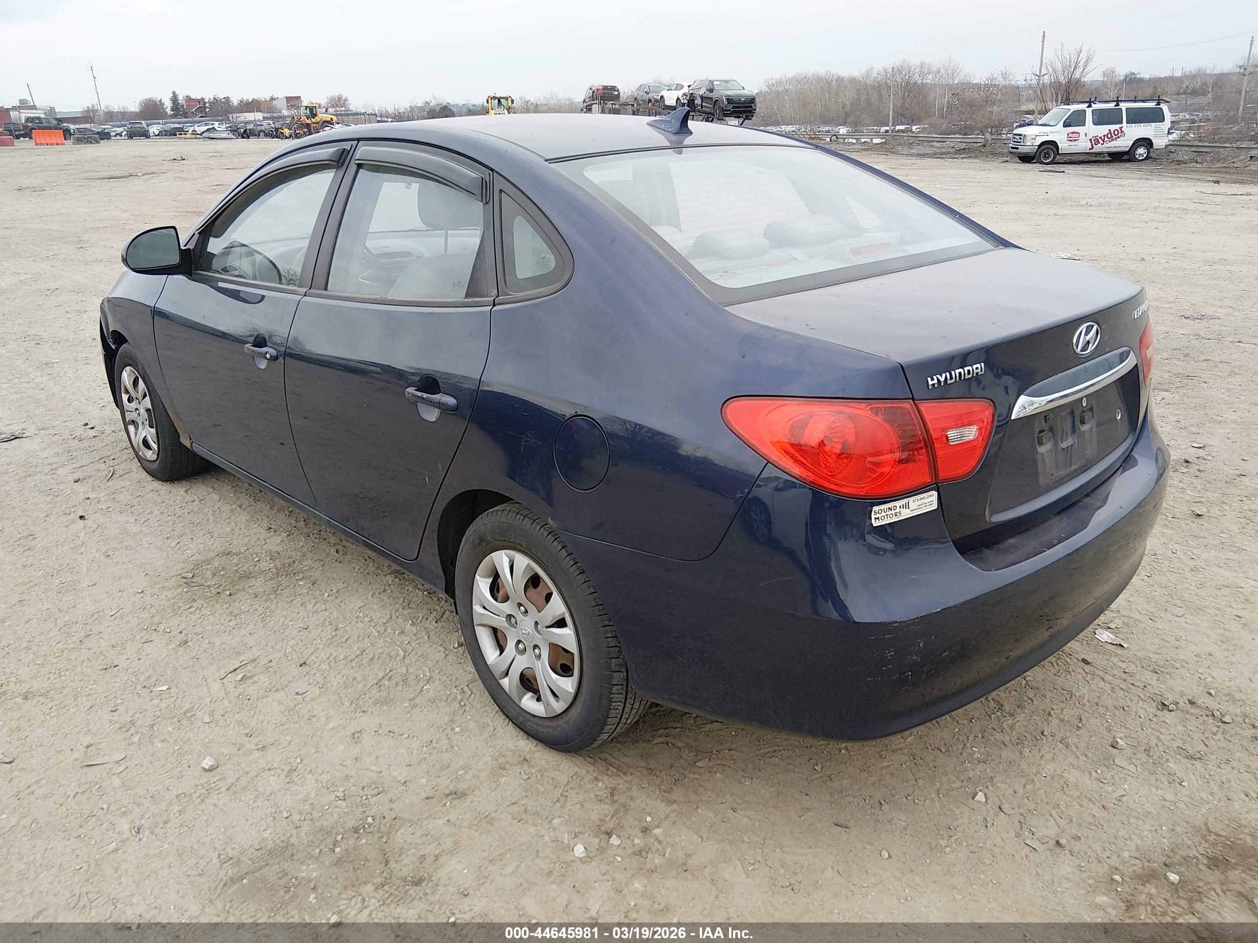 HYUNDAI ELANTRA image 3