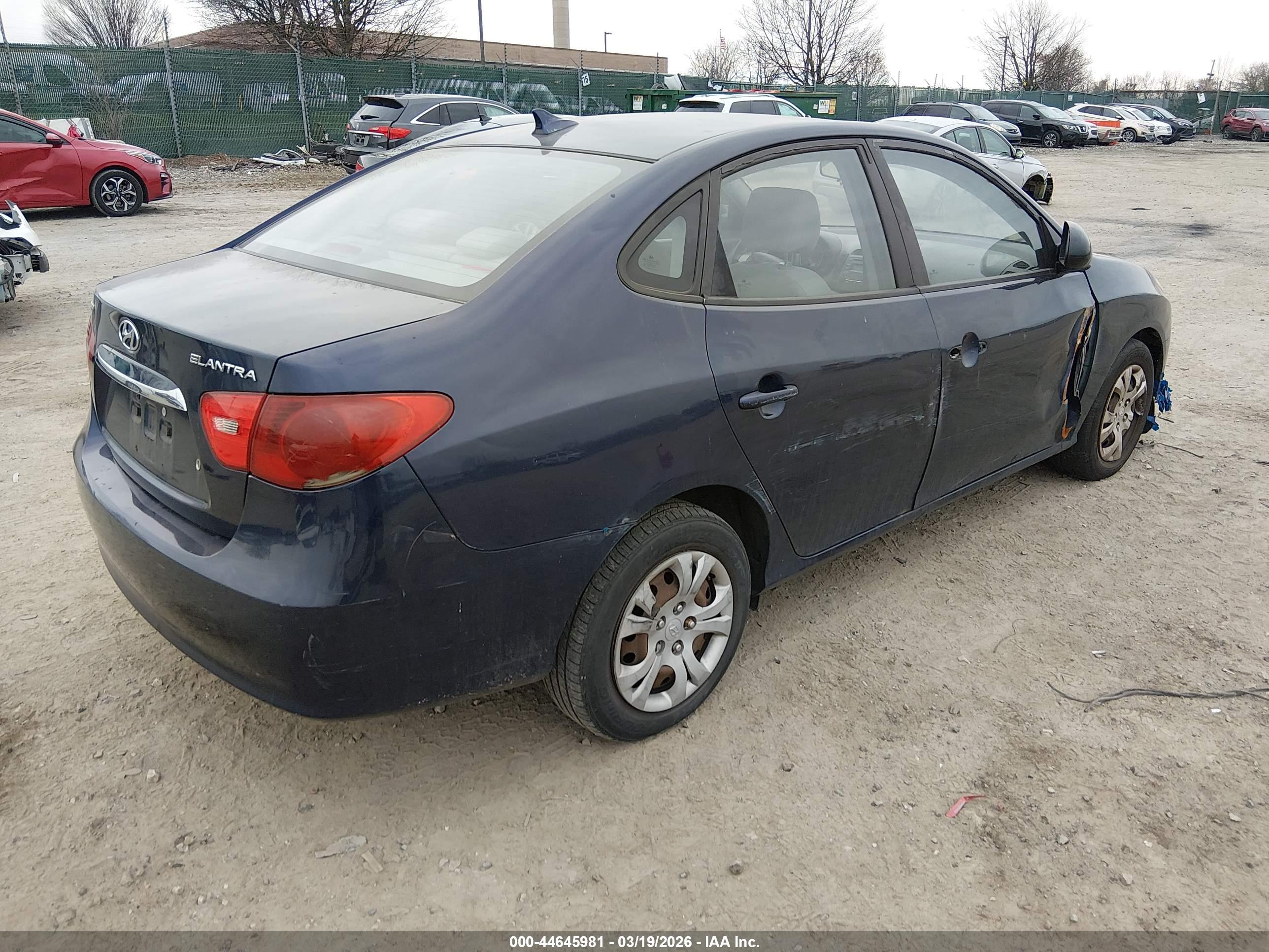 HYUNDAI ELANTRA image 4