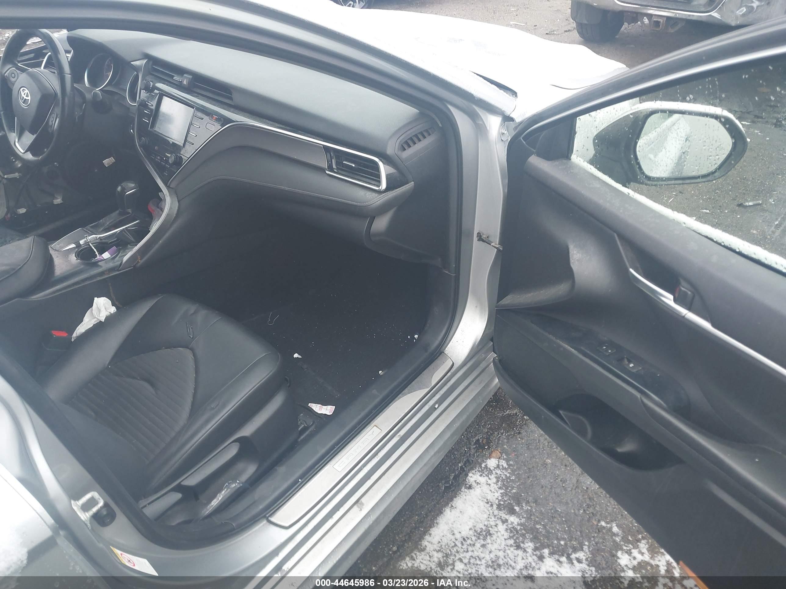 TOYOTA CAMRY image 5