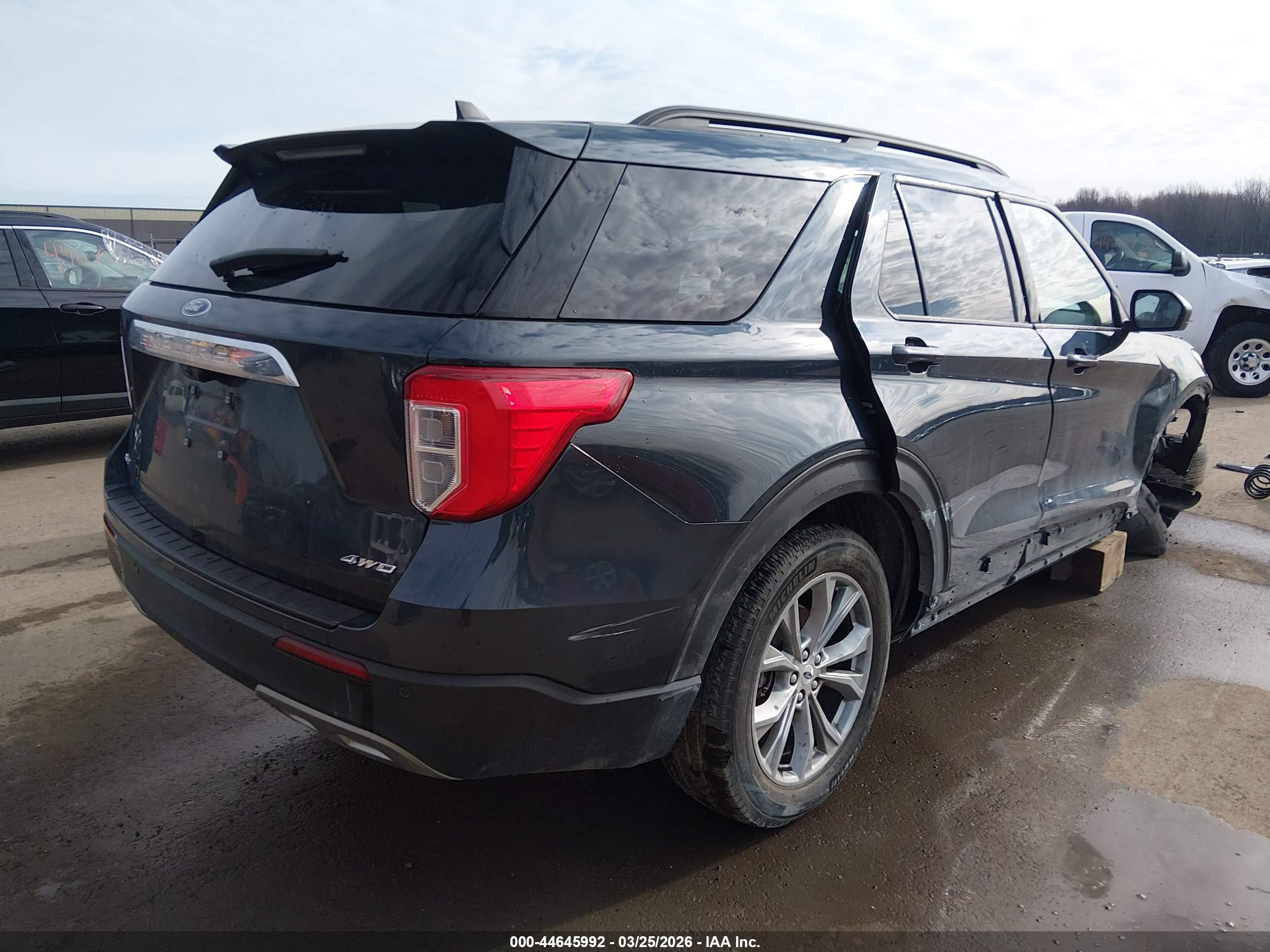 FORD EXPLORER image 4