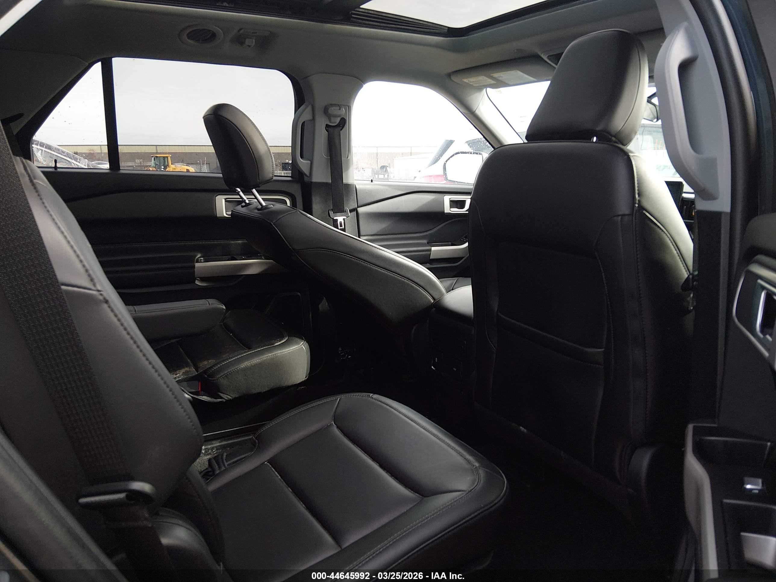 FORD EXPLORER image 8