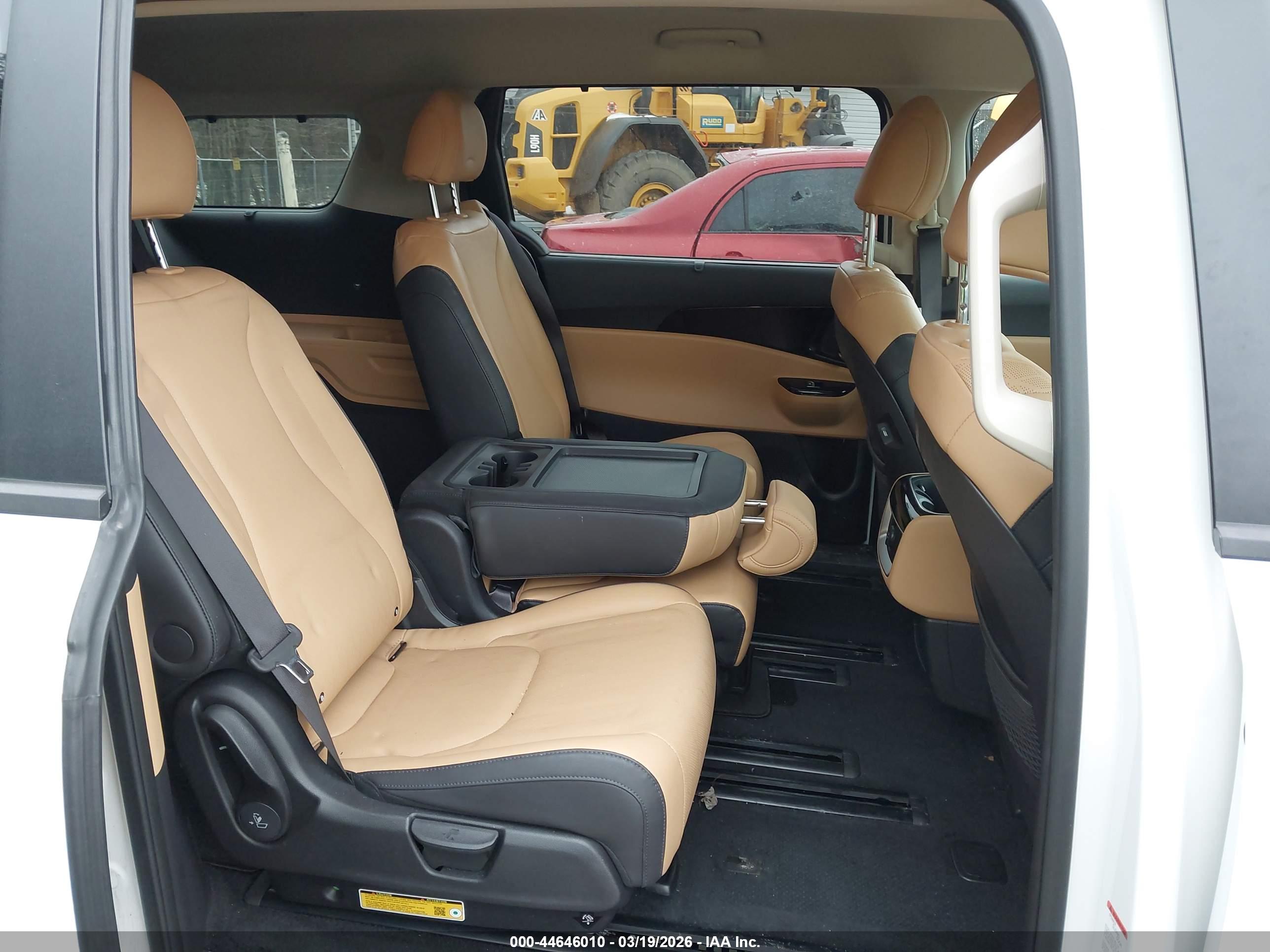 KIA CARNIVAL image 8