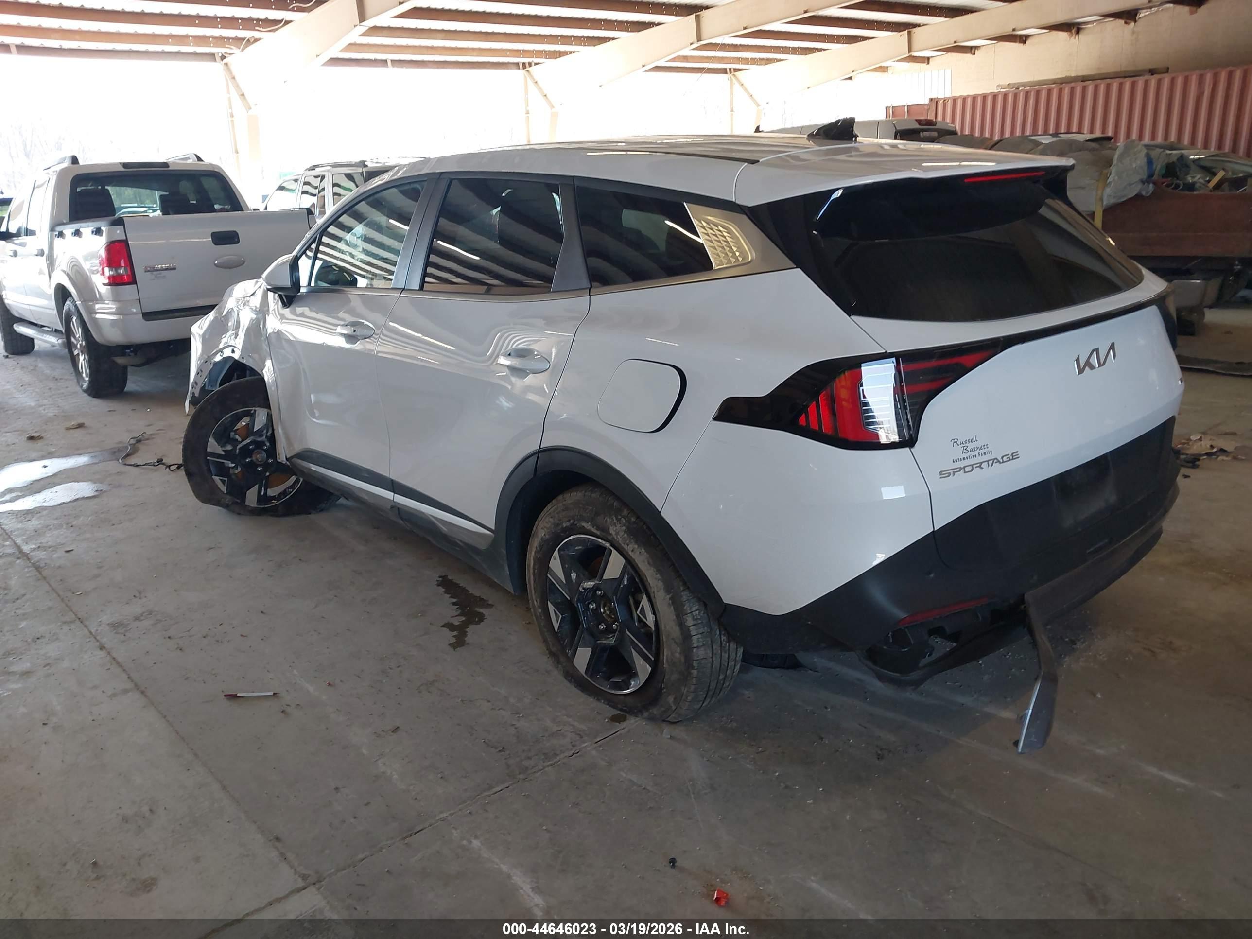 KIA SPORTAGE image 3