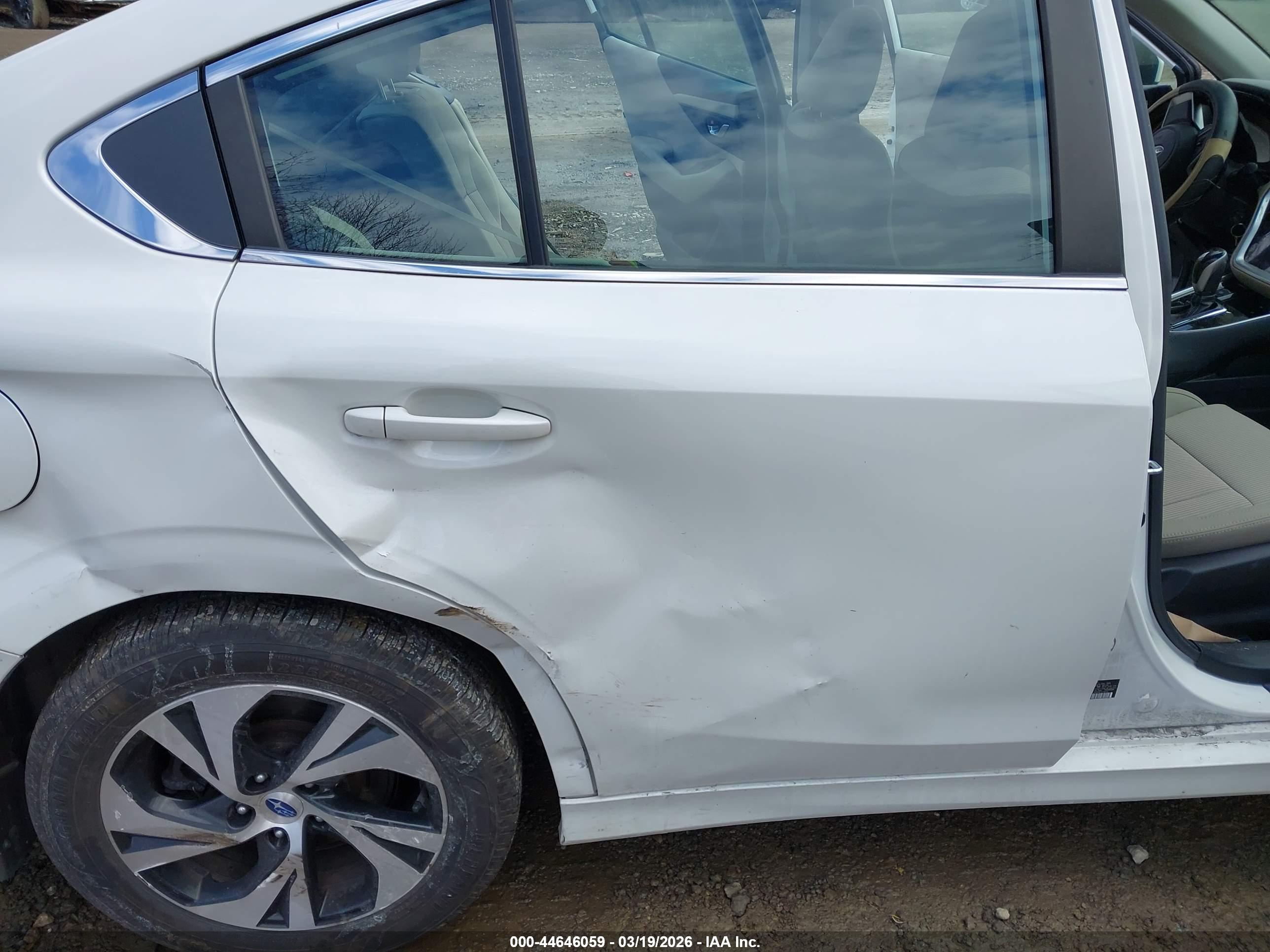 SUBARU LEGACY image 8