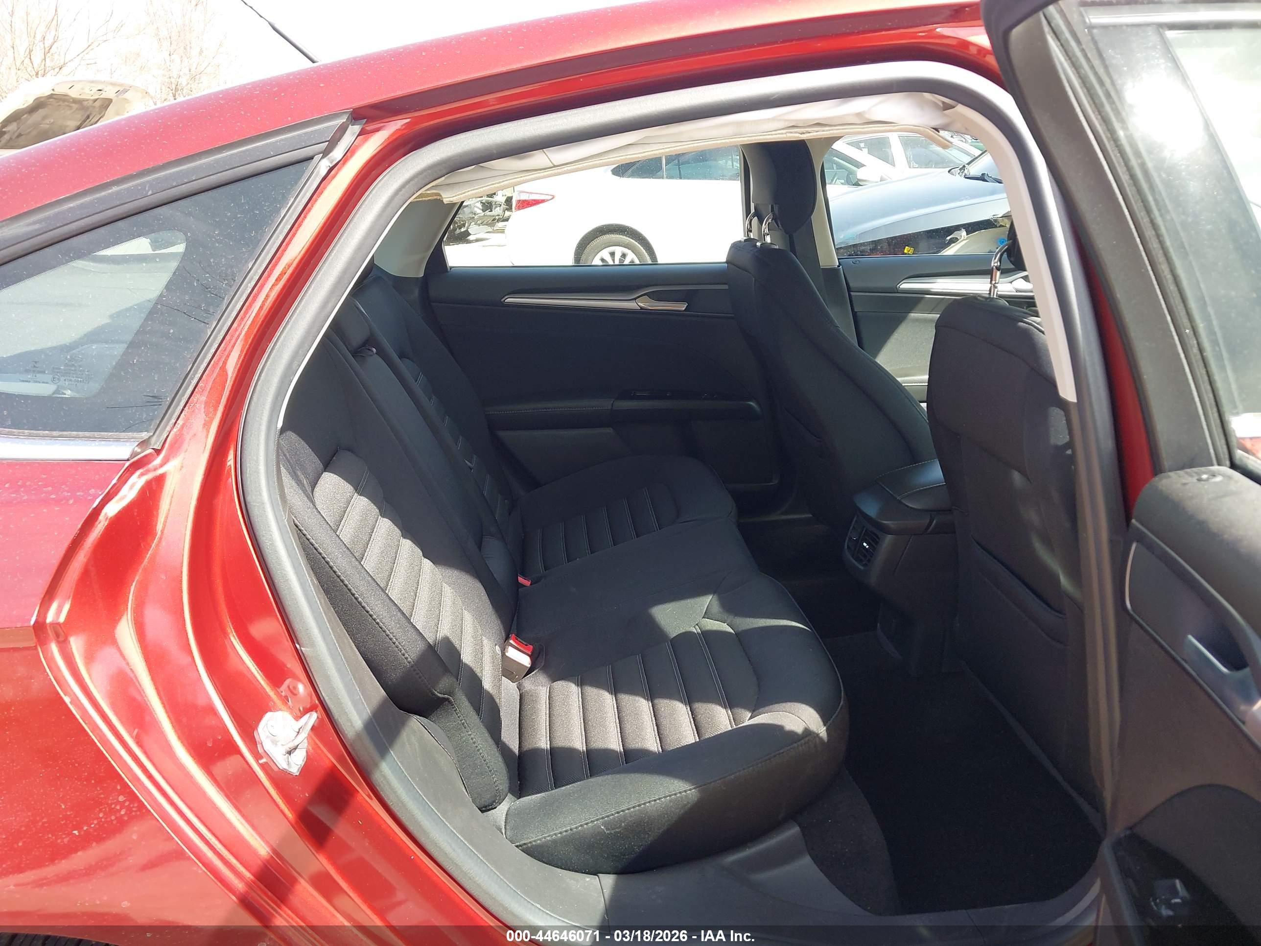 FORD FUSION image 8