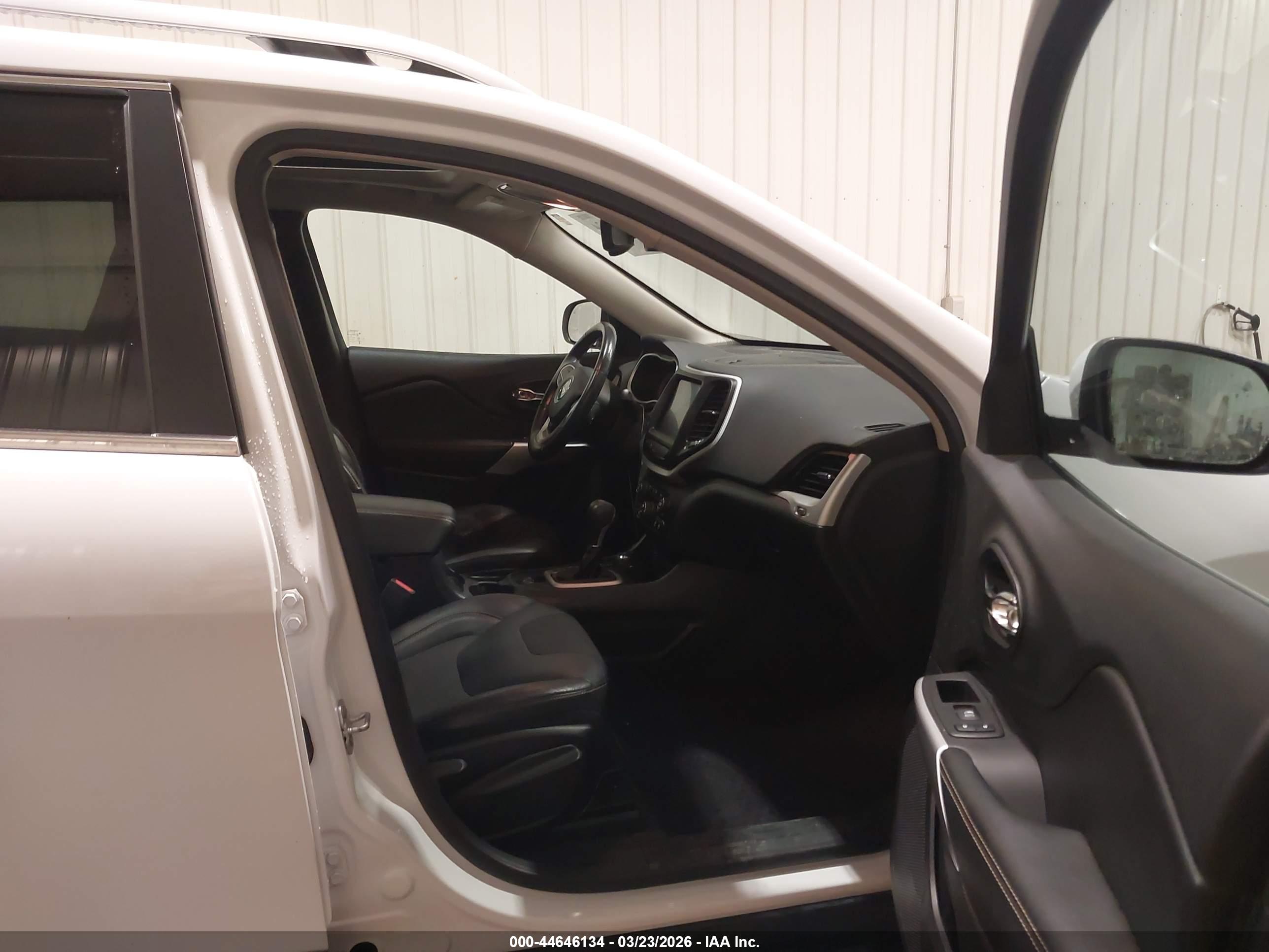 JEEP CHEROKEE image 5