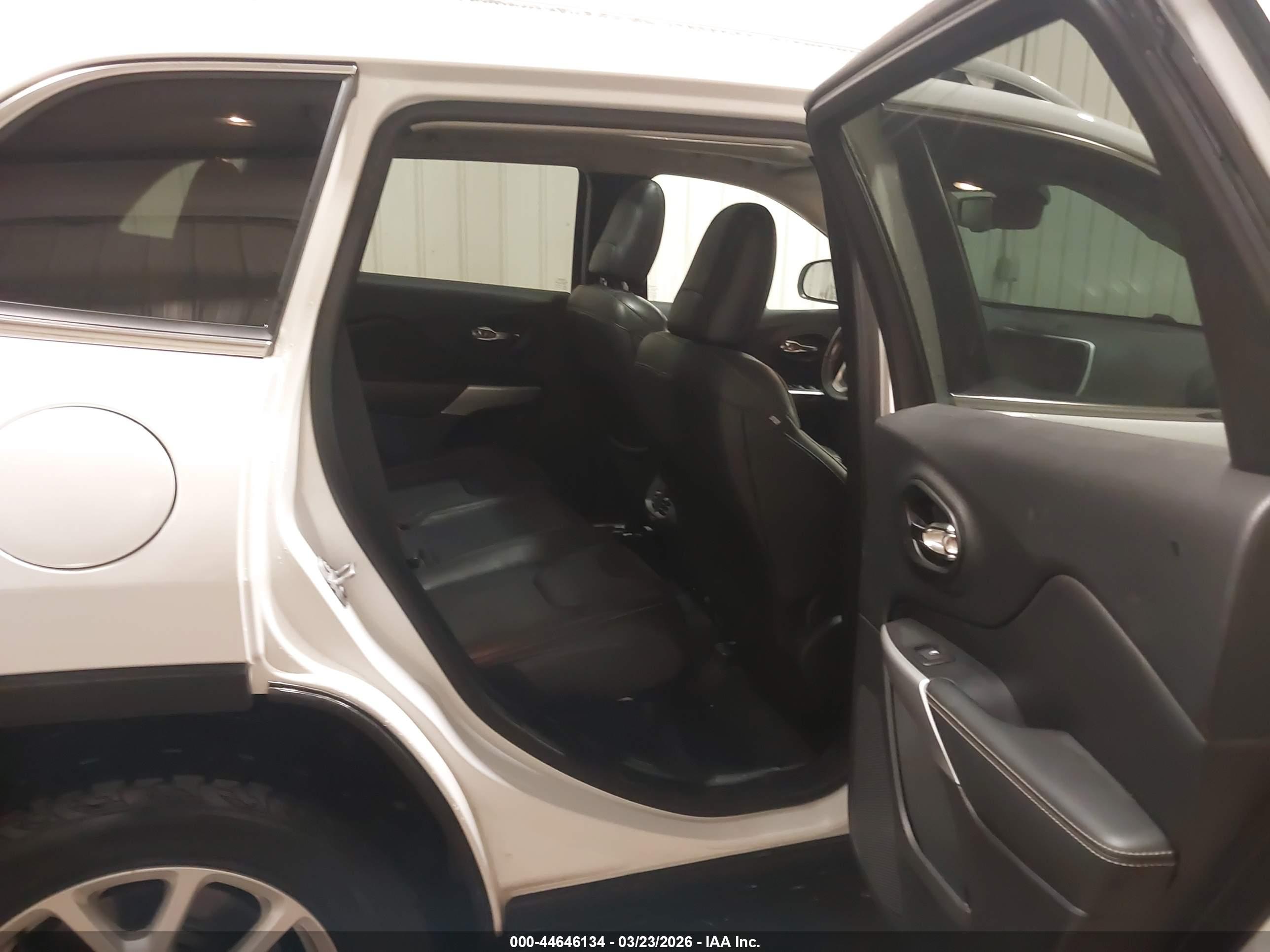 JEEP CHEROKEE image 8