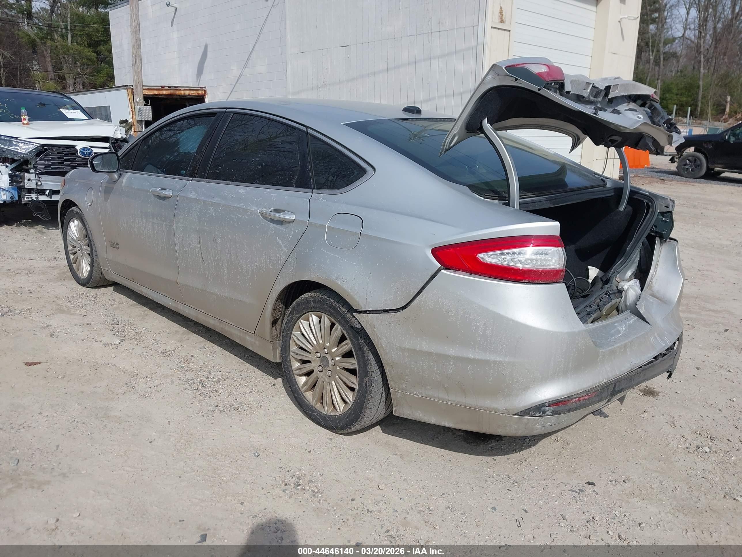 FORD FUSION image 3