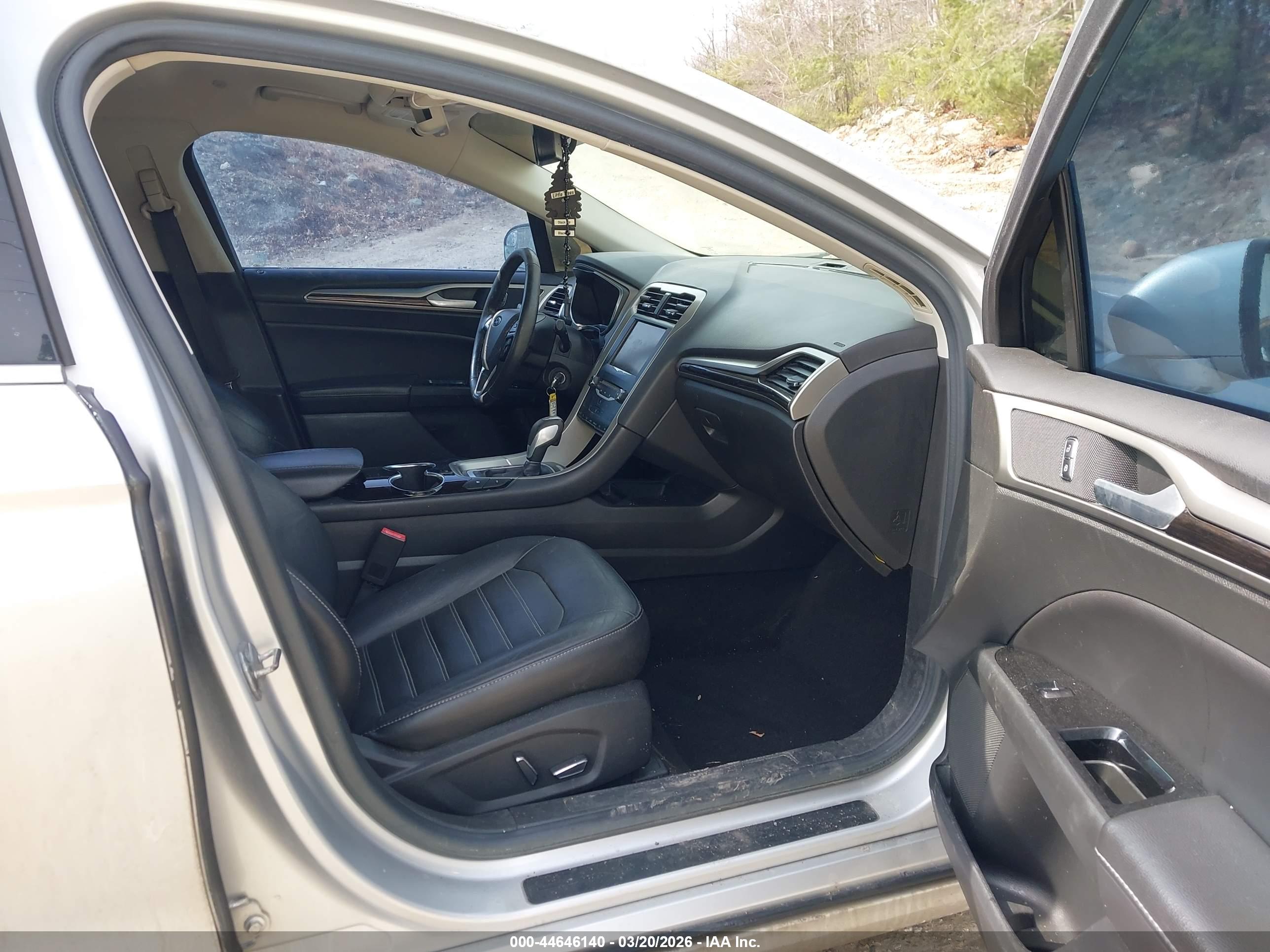 FORD FUSION image 5