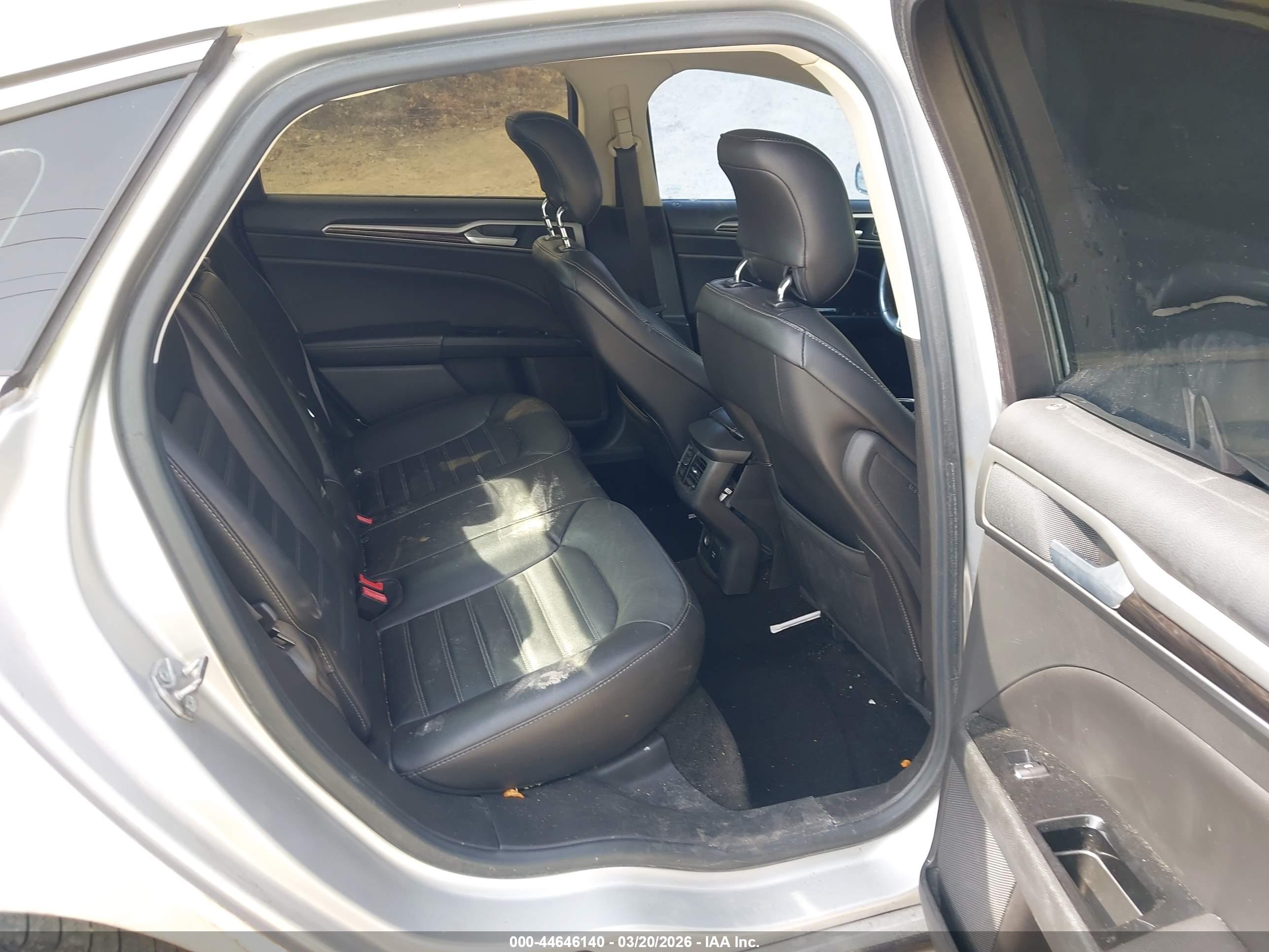 FORD FUSION image 8