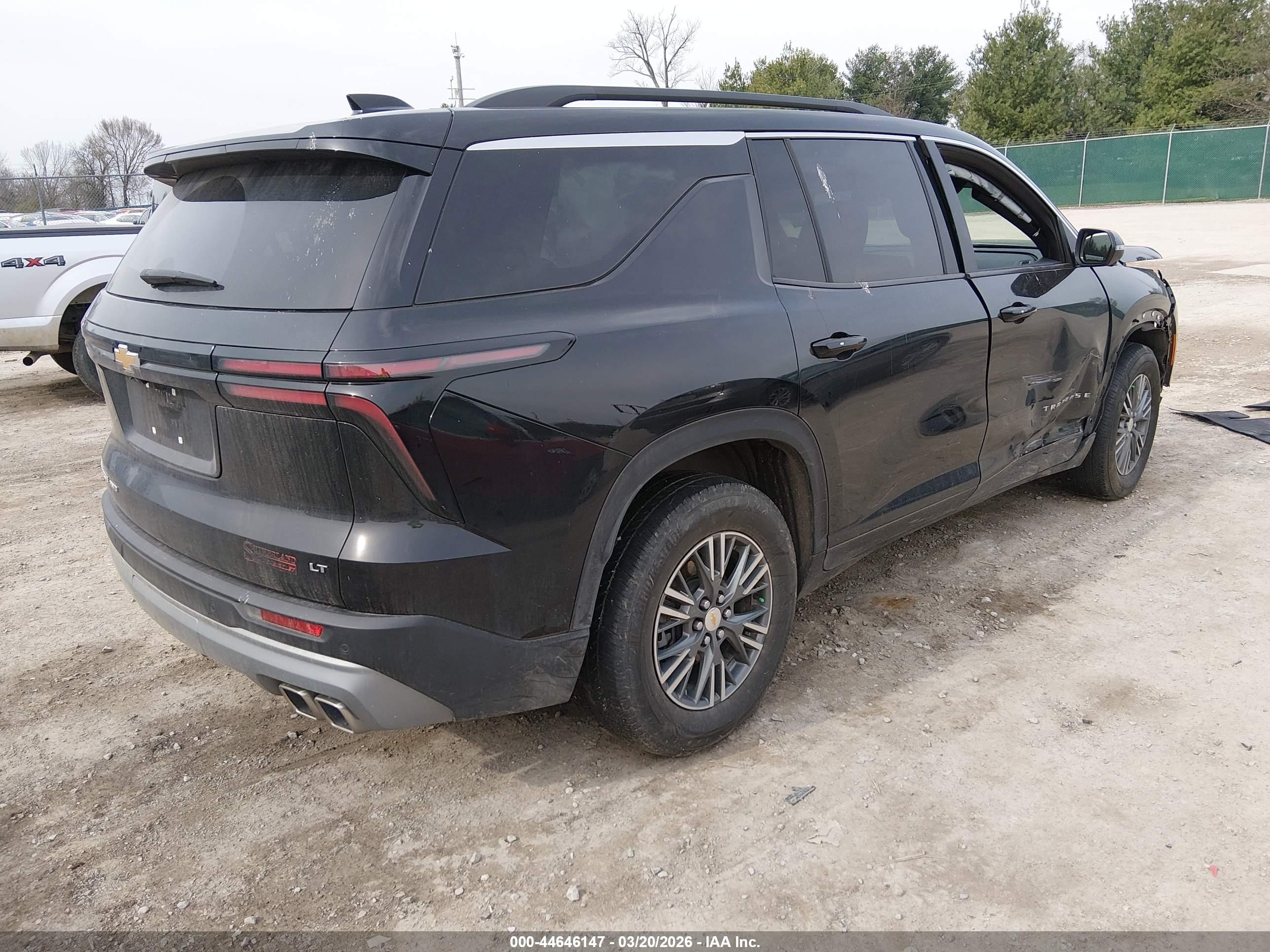 CHEVROLET TRAVERSE image 4