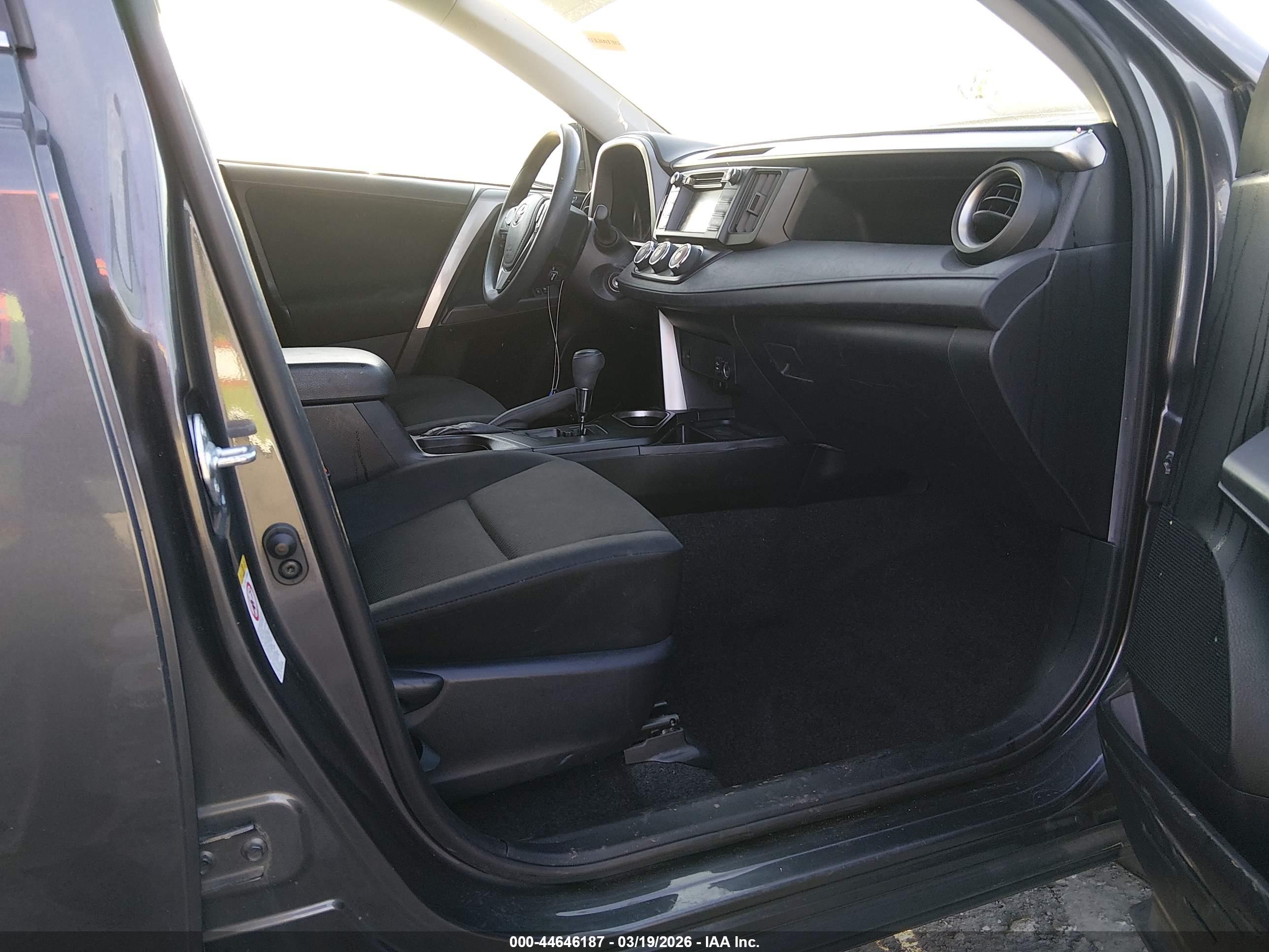 TOYOTA RAV4 image 5