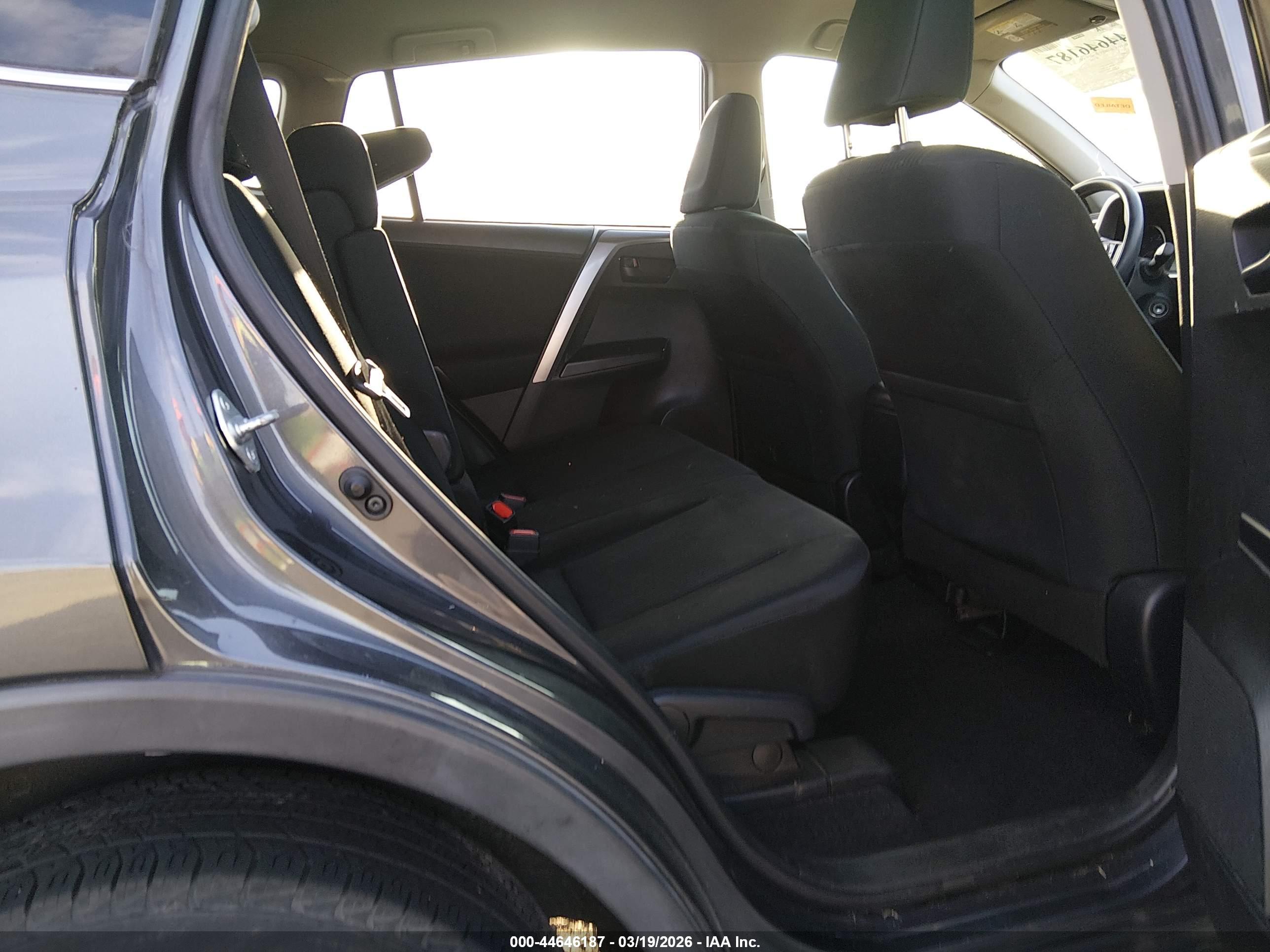 TOYOTA RAV4 image 8