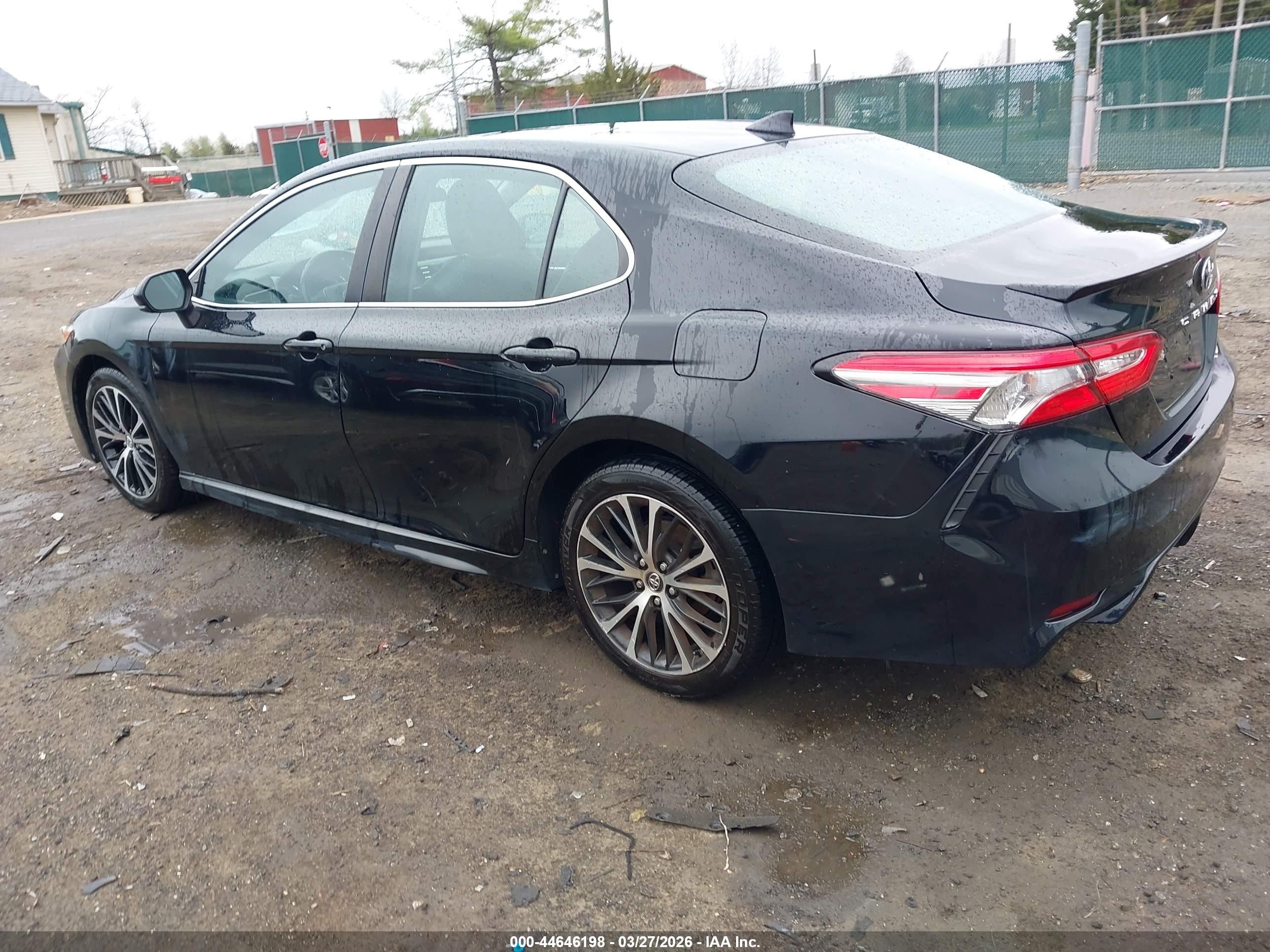 TOYOTA CAMRY image 3