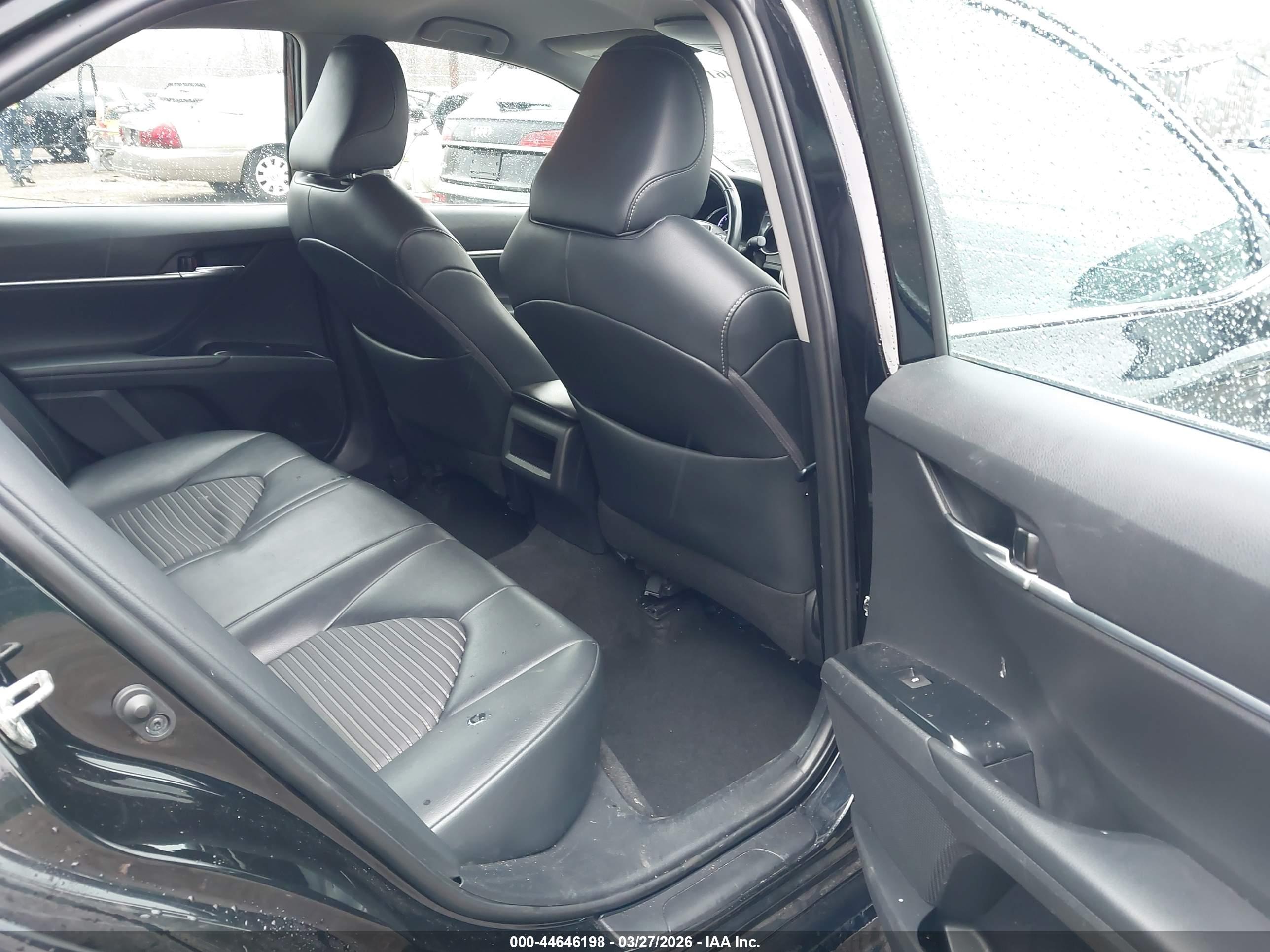 TOYOTA CAMRY image 8