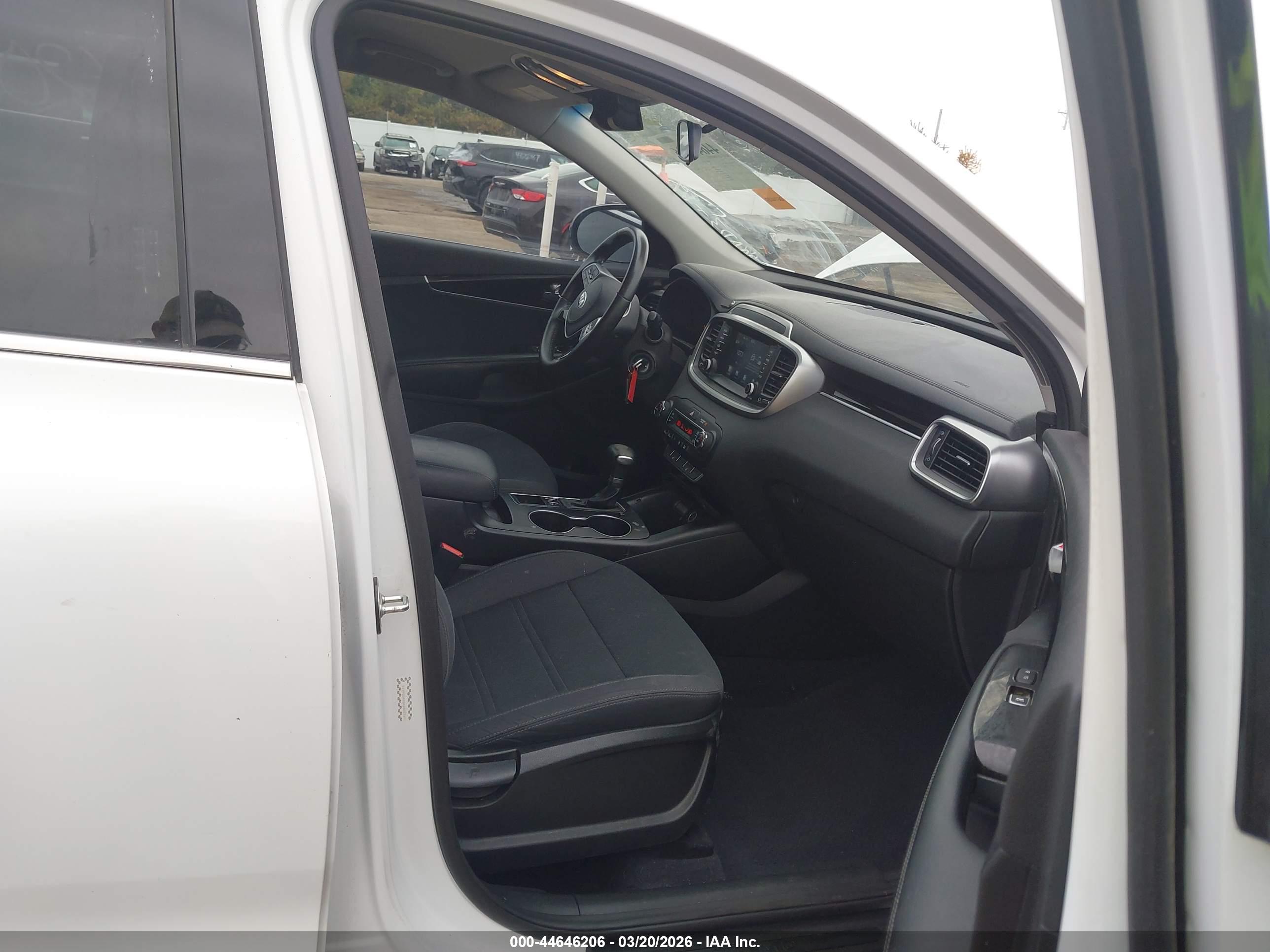 KIA SORENTO image 5
