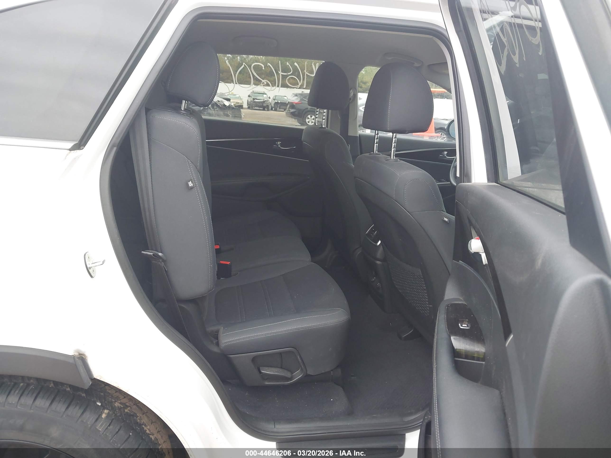 KIA SORENTO image 8
