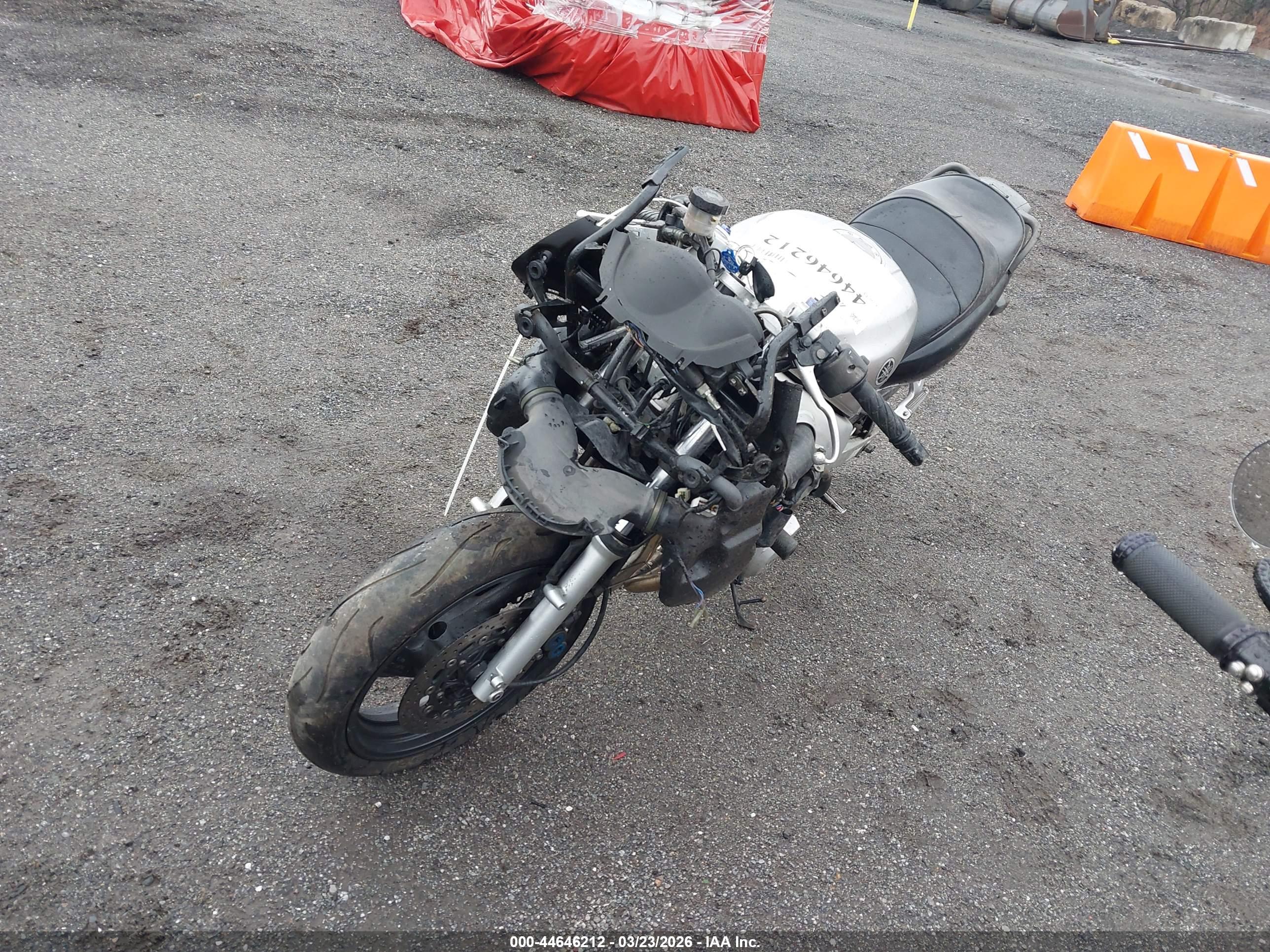 YAMAHA YZF600 image 2