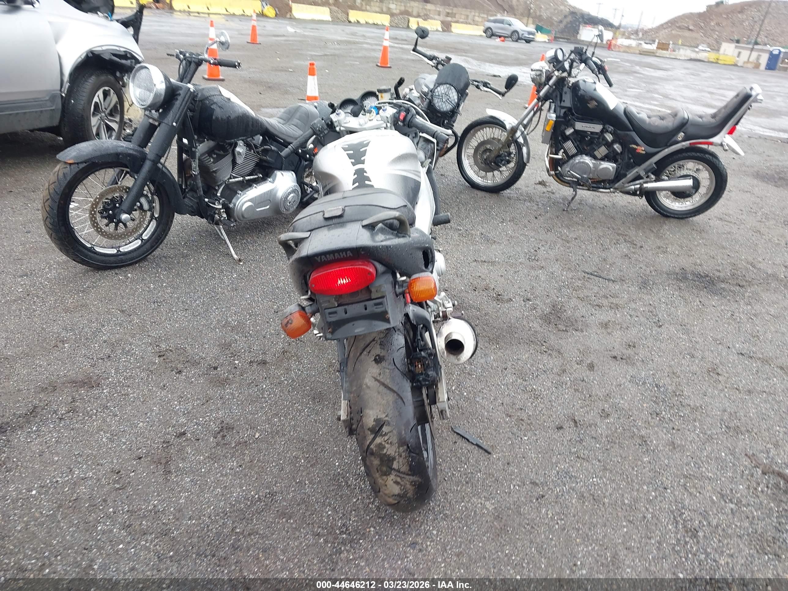 YAMAHA YZF600 image 4