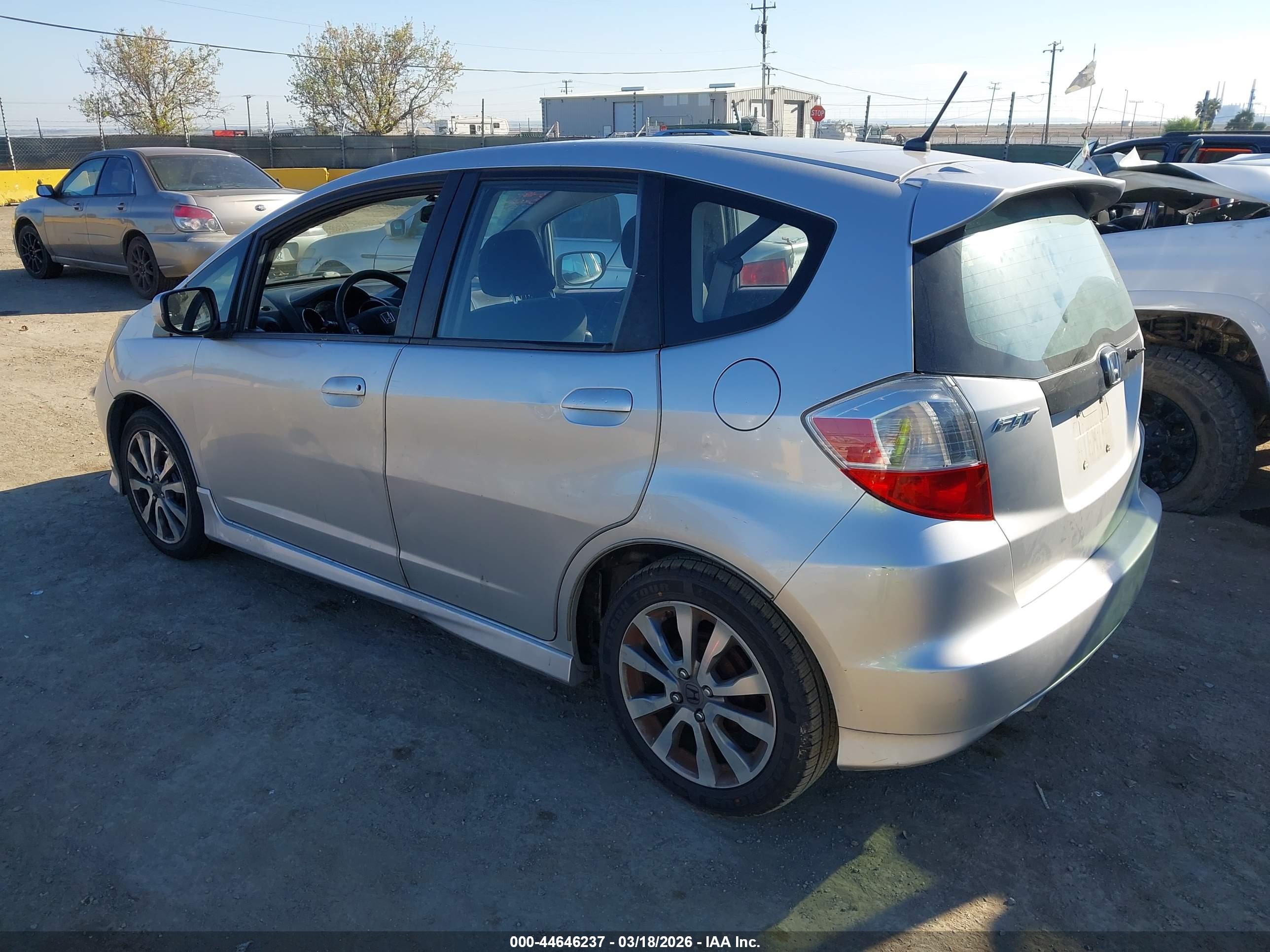 HONDA FIT image 3