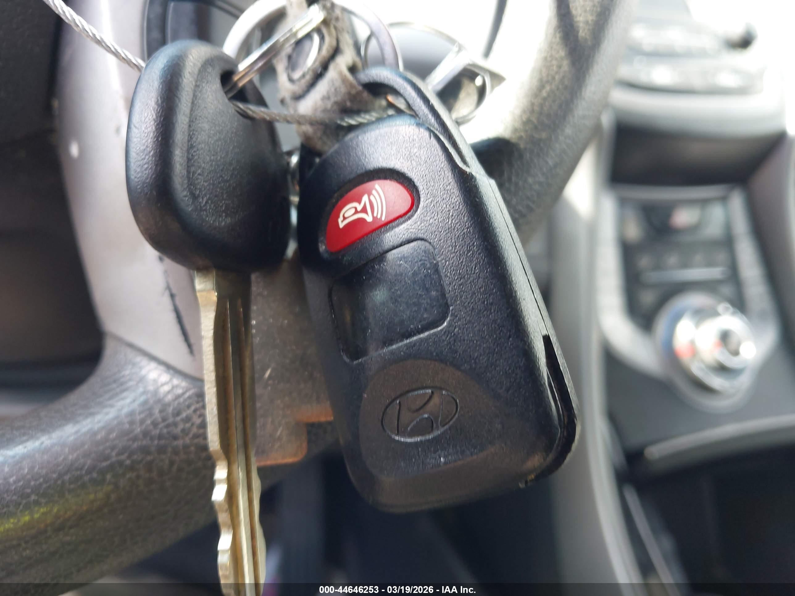 HYUNDAI ELANTRA image 11