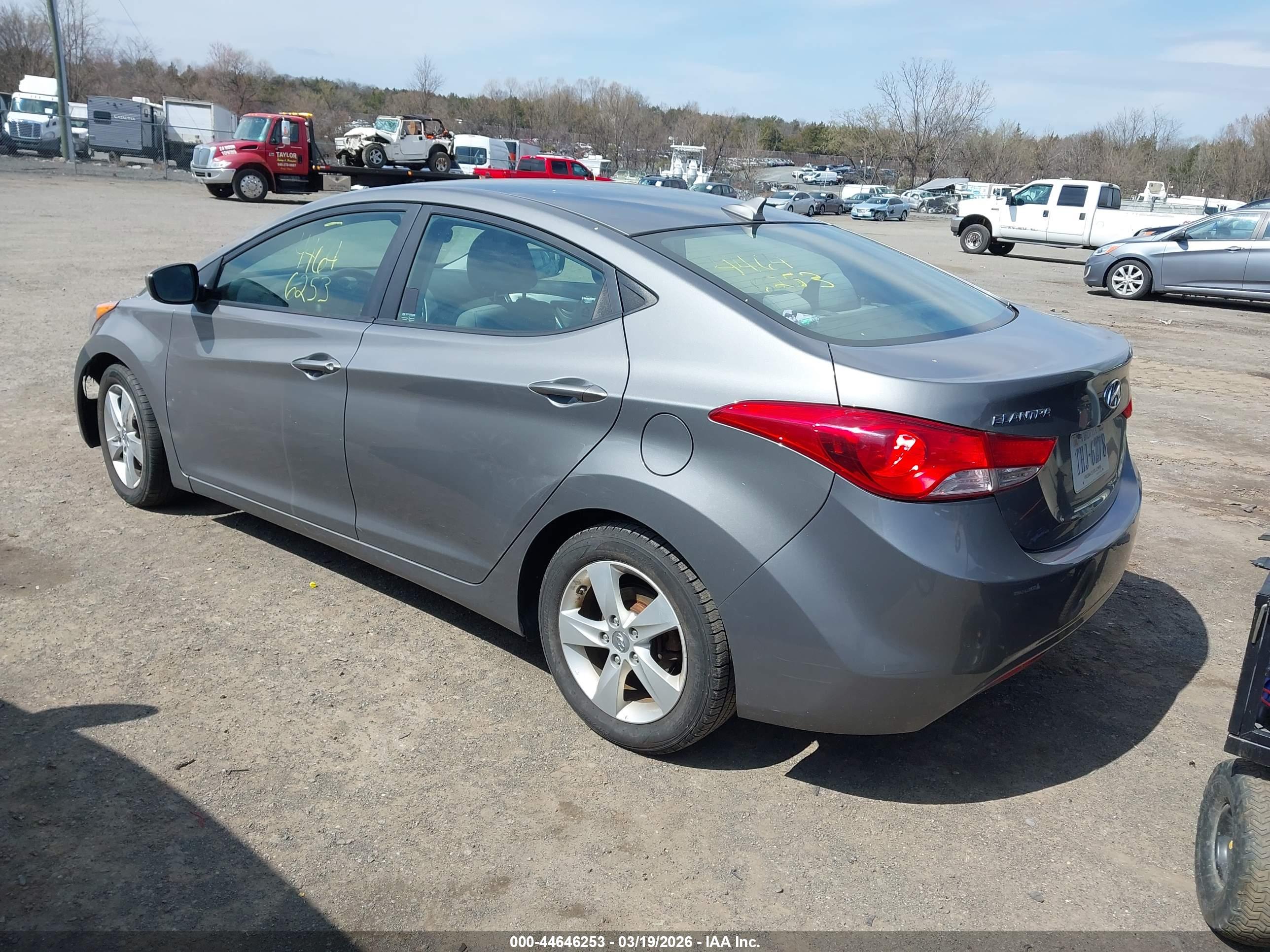 HYUNDAI ELANTRA image 3