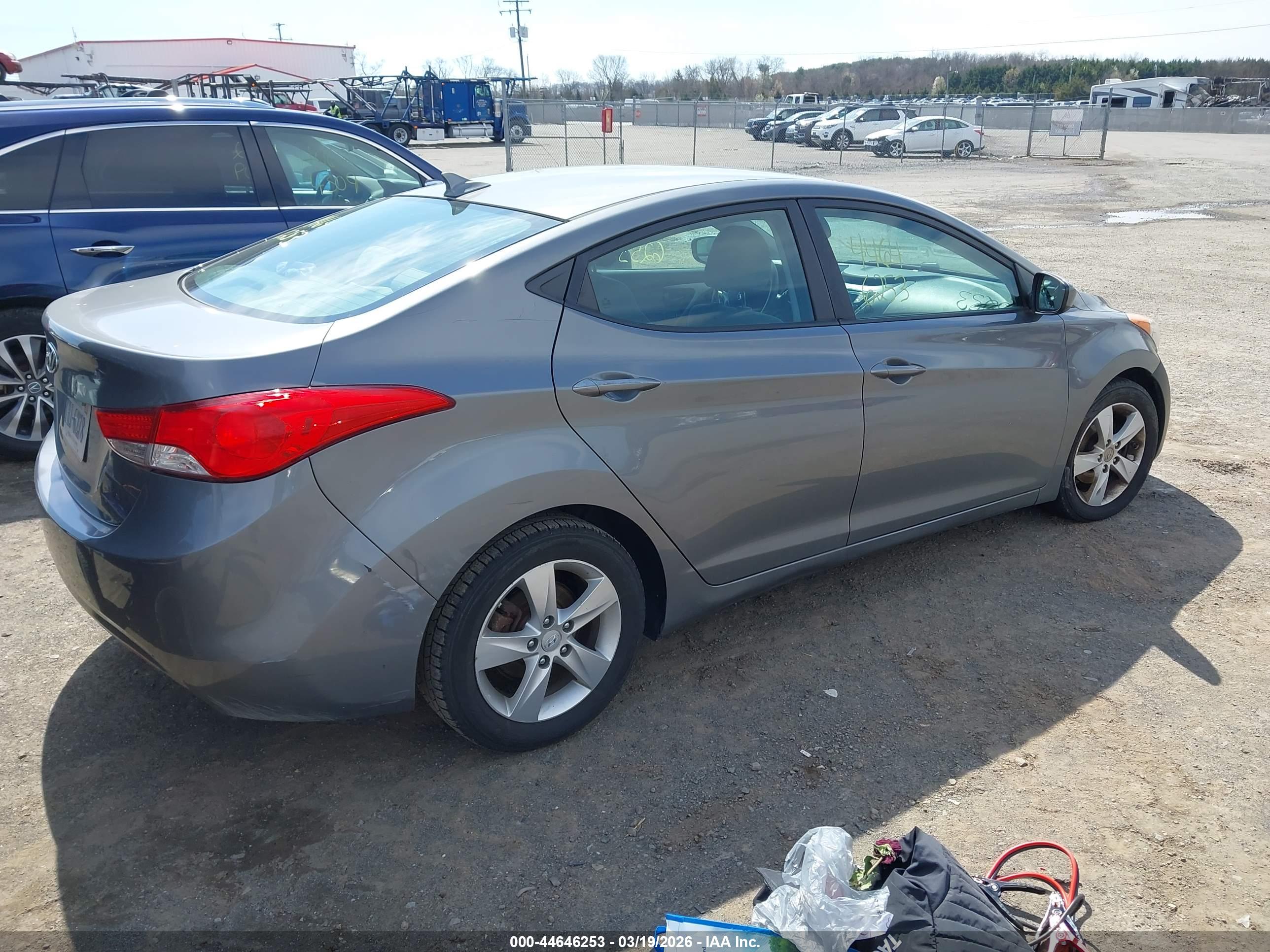 HYUNDAI ELANTRA image 4