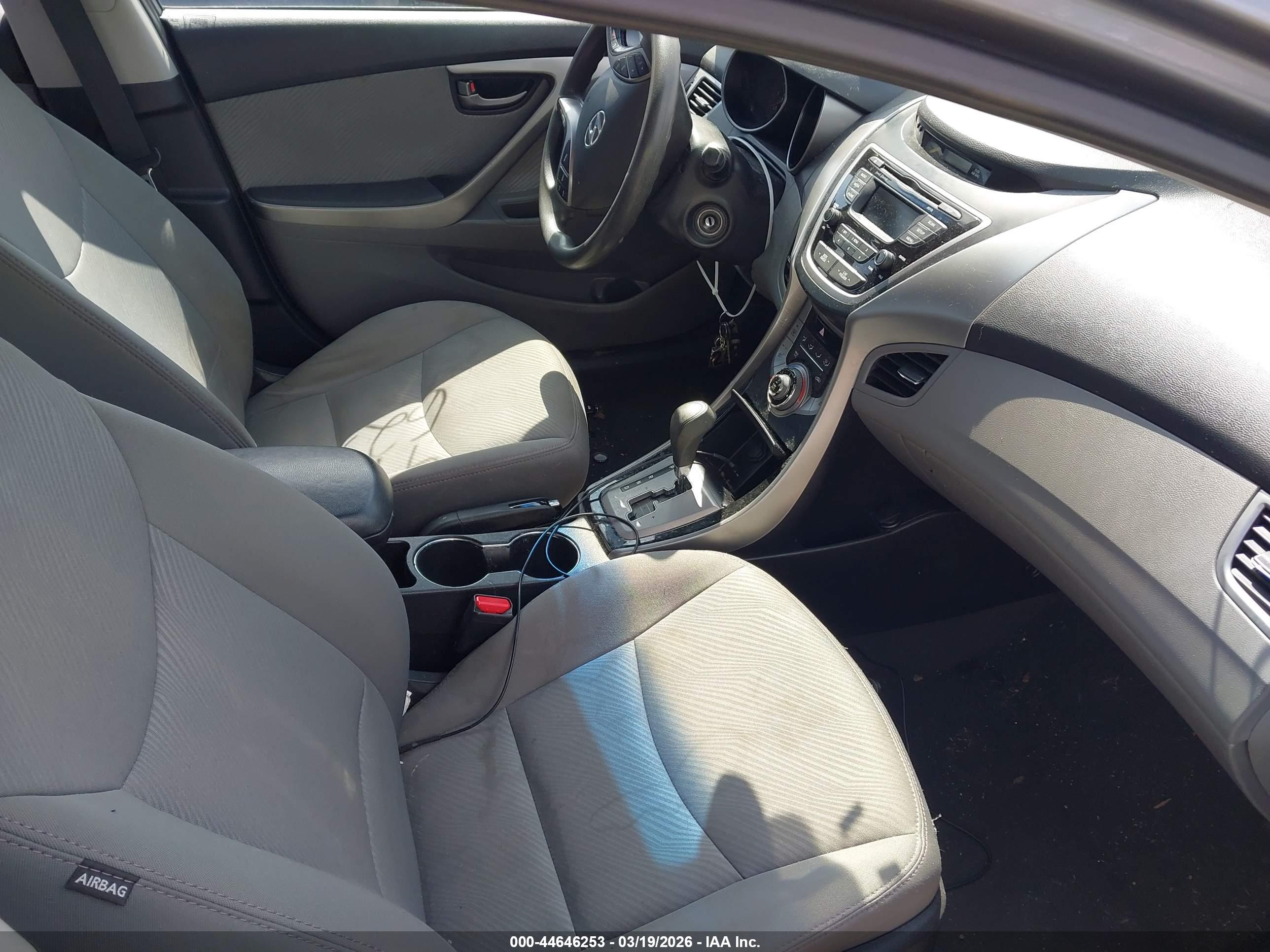 HYUNDAI ELANTRA image 5