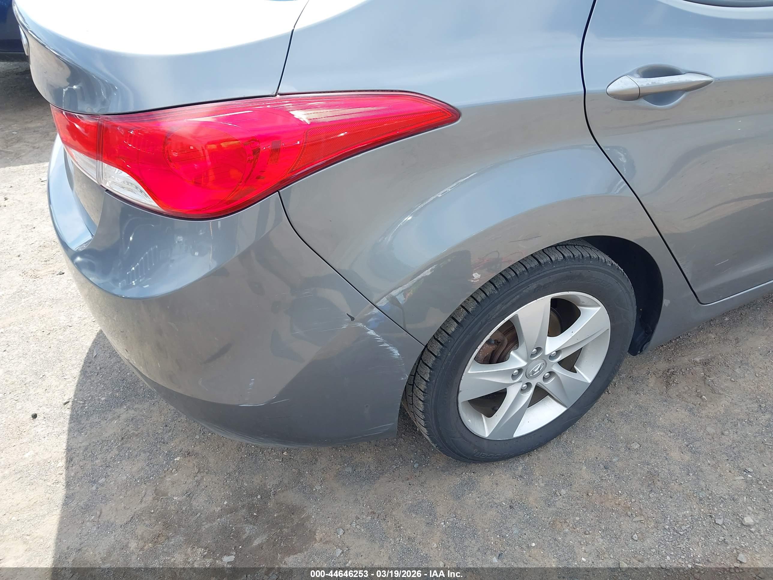 HYUNDAI ELANTRA image 6