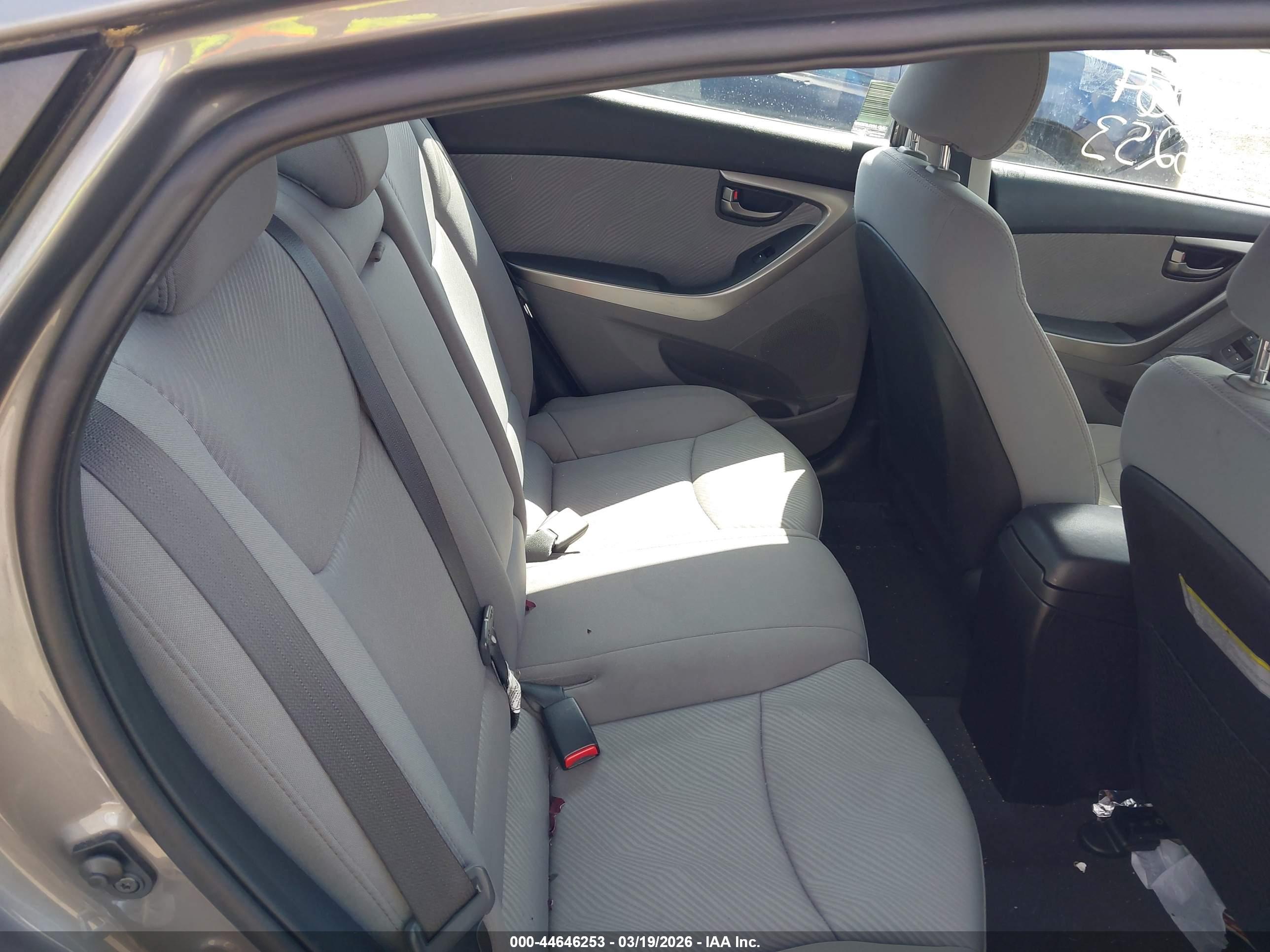 HYUNDAI ELANTRA image 8