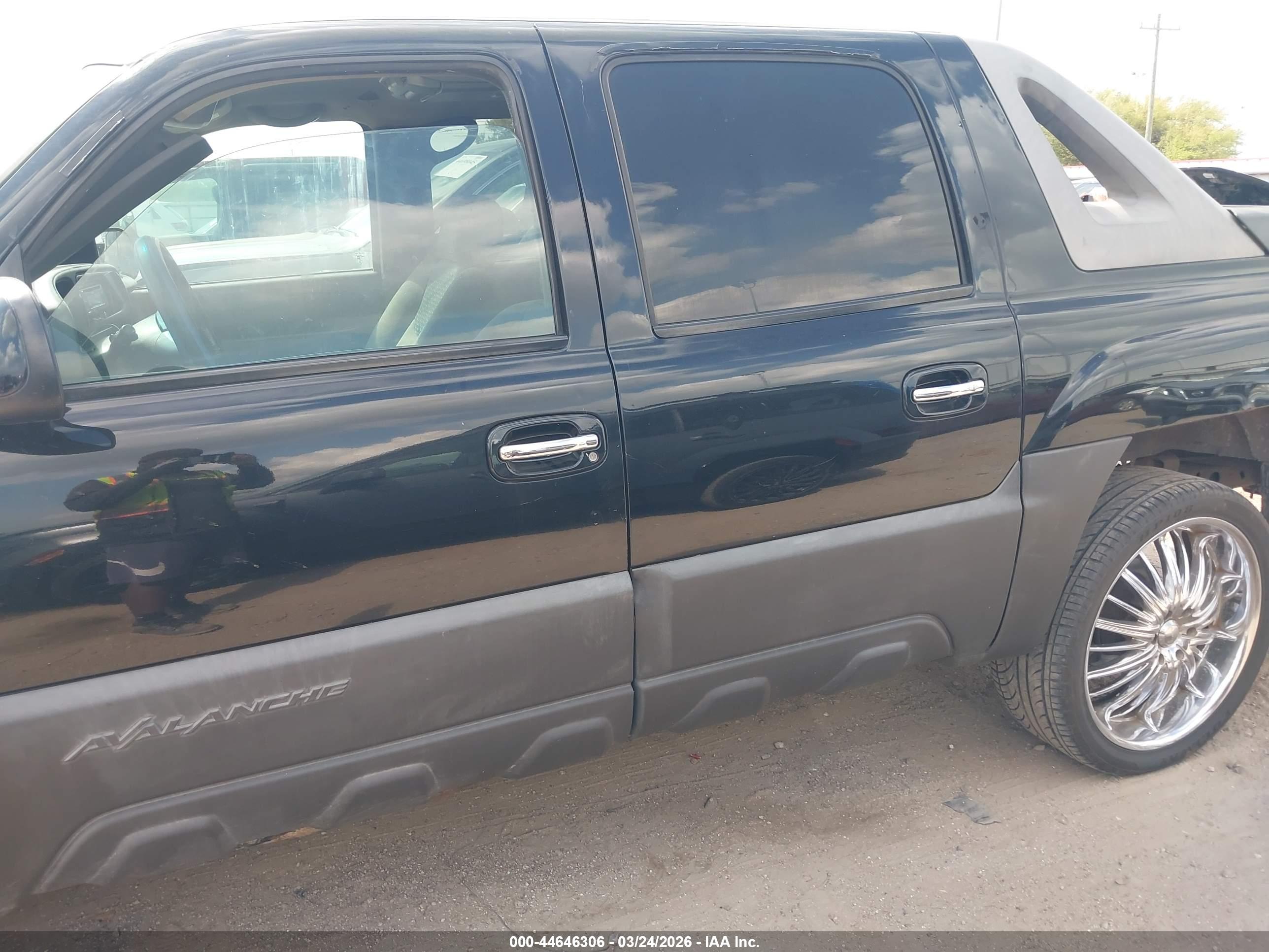CHEVROLET AVALANCHE image 6