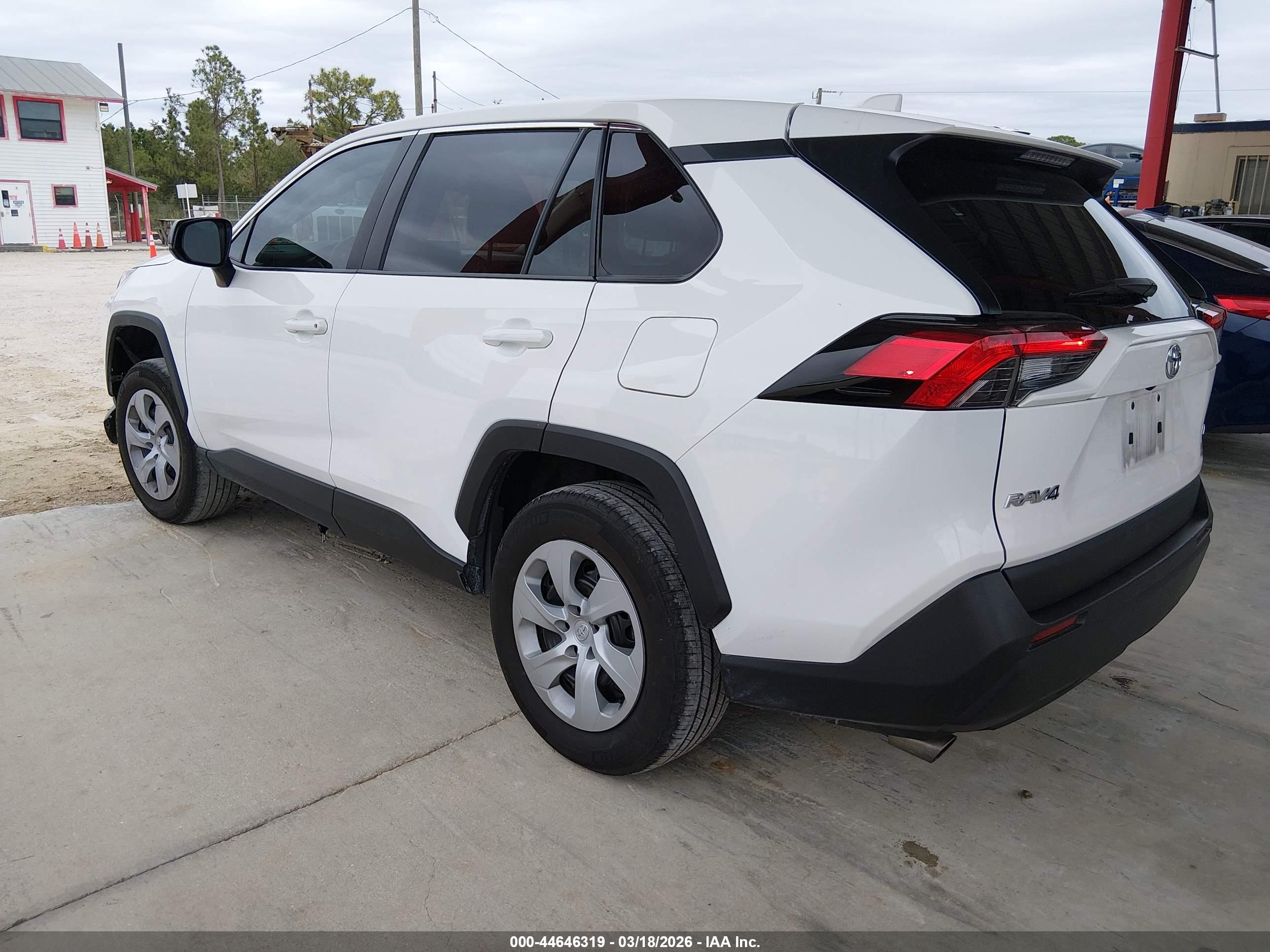 TOYOTA RAV4 image 3