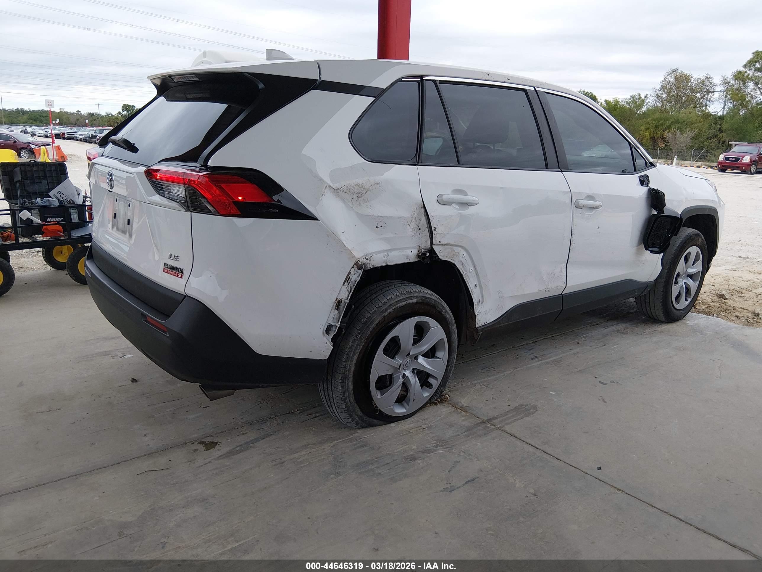 TOYOTA RAV4 image 4