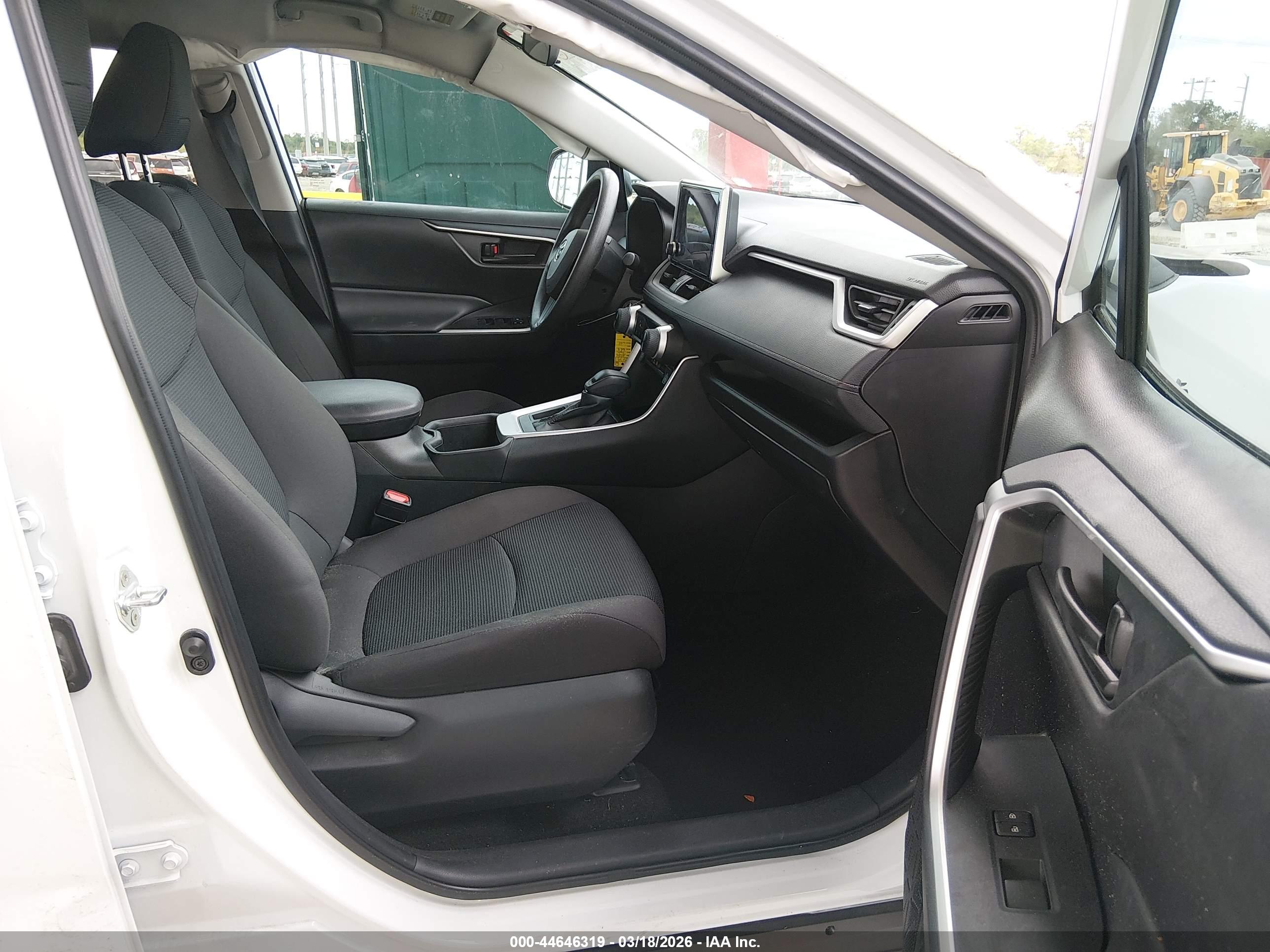 TOYOTA RAV4 image 5